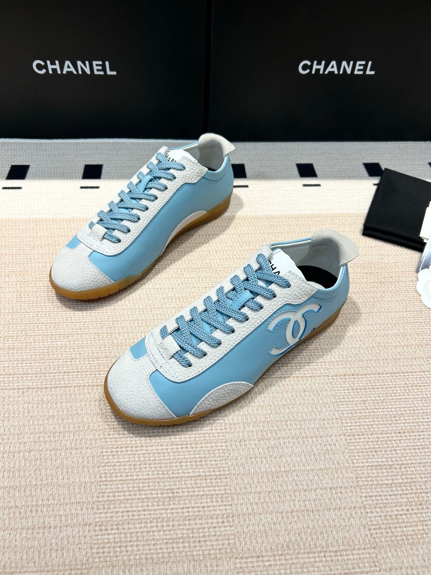 LOGO PANEL LOW-TOP SNEAKERS