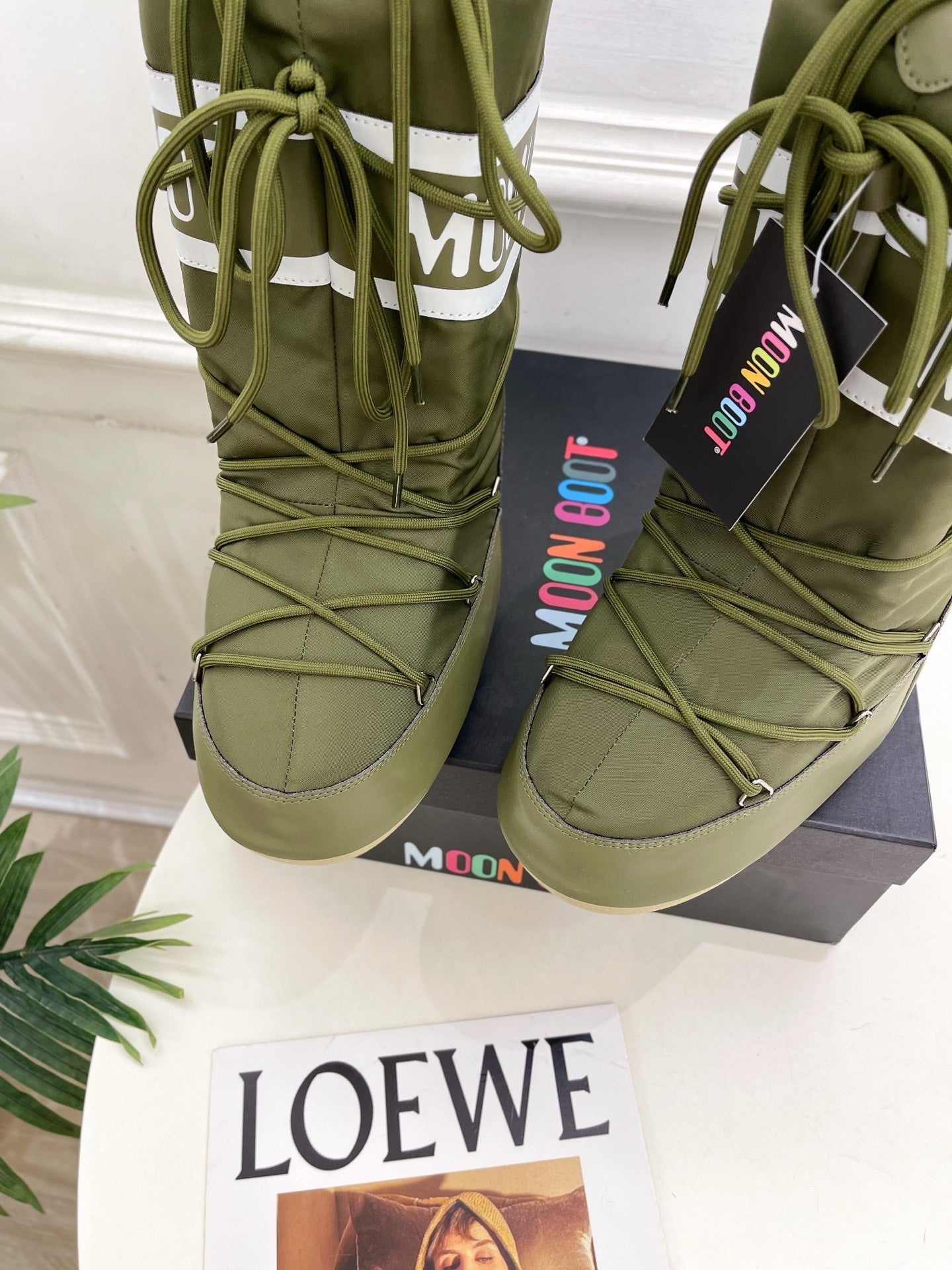 Olivgrüne, gepolsterte Schnürstiefel für den Winter 