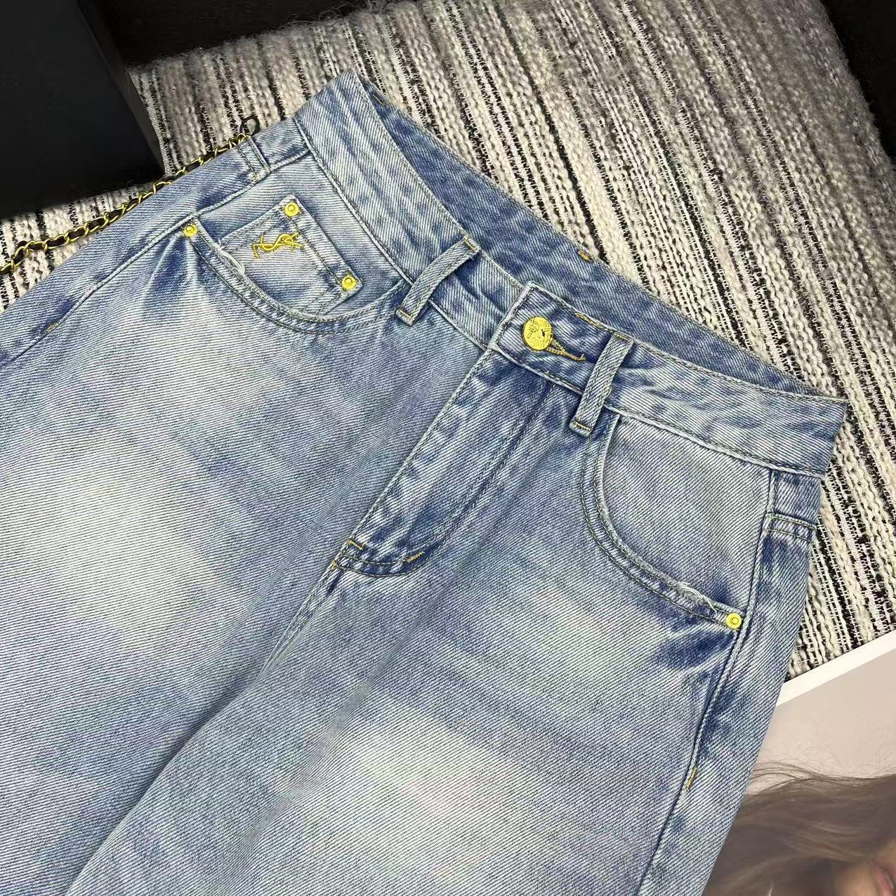 HIGH-WAIST STRAIGHT LEG DENIM JEANS