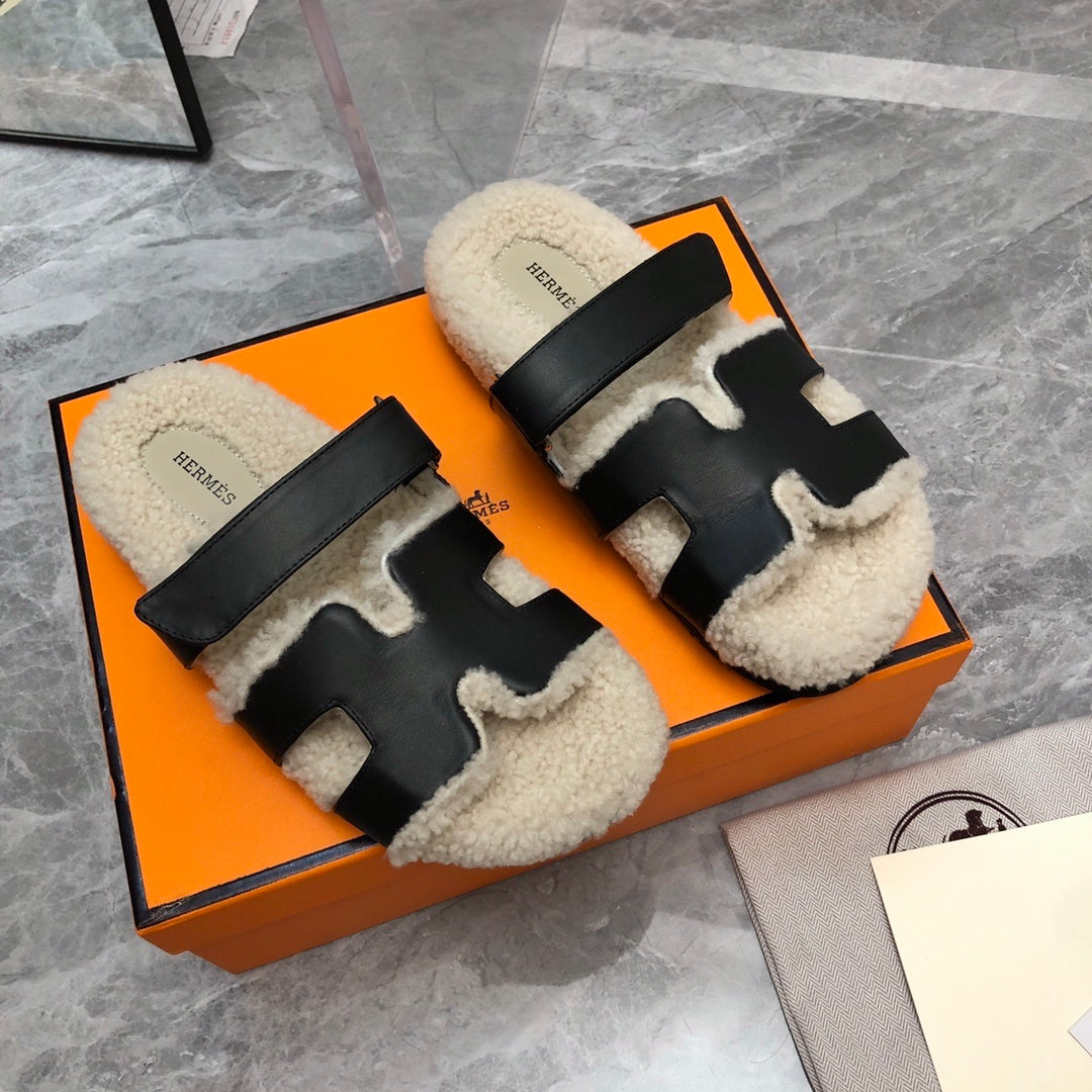 SHEARLING SLIDE SANDALS WITH BLACK LEATHER STRAPS