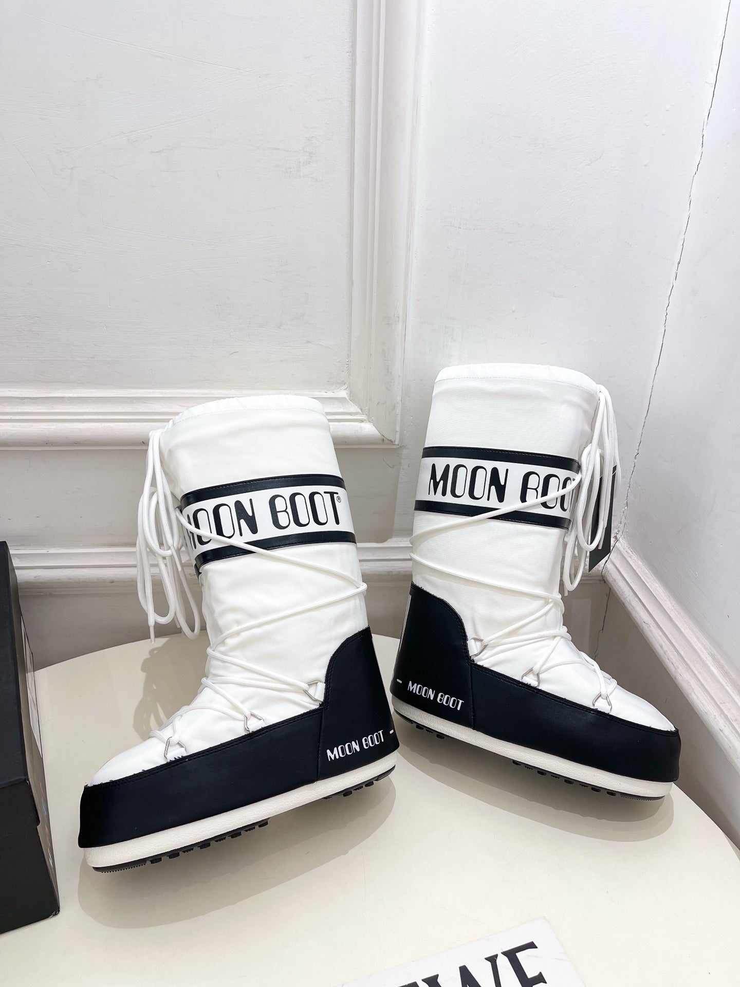 WHITE & BLACK PADDED LACE-UP WINTER BOOTS