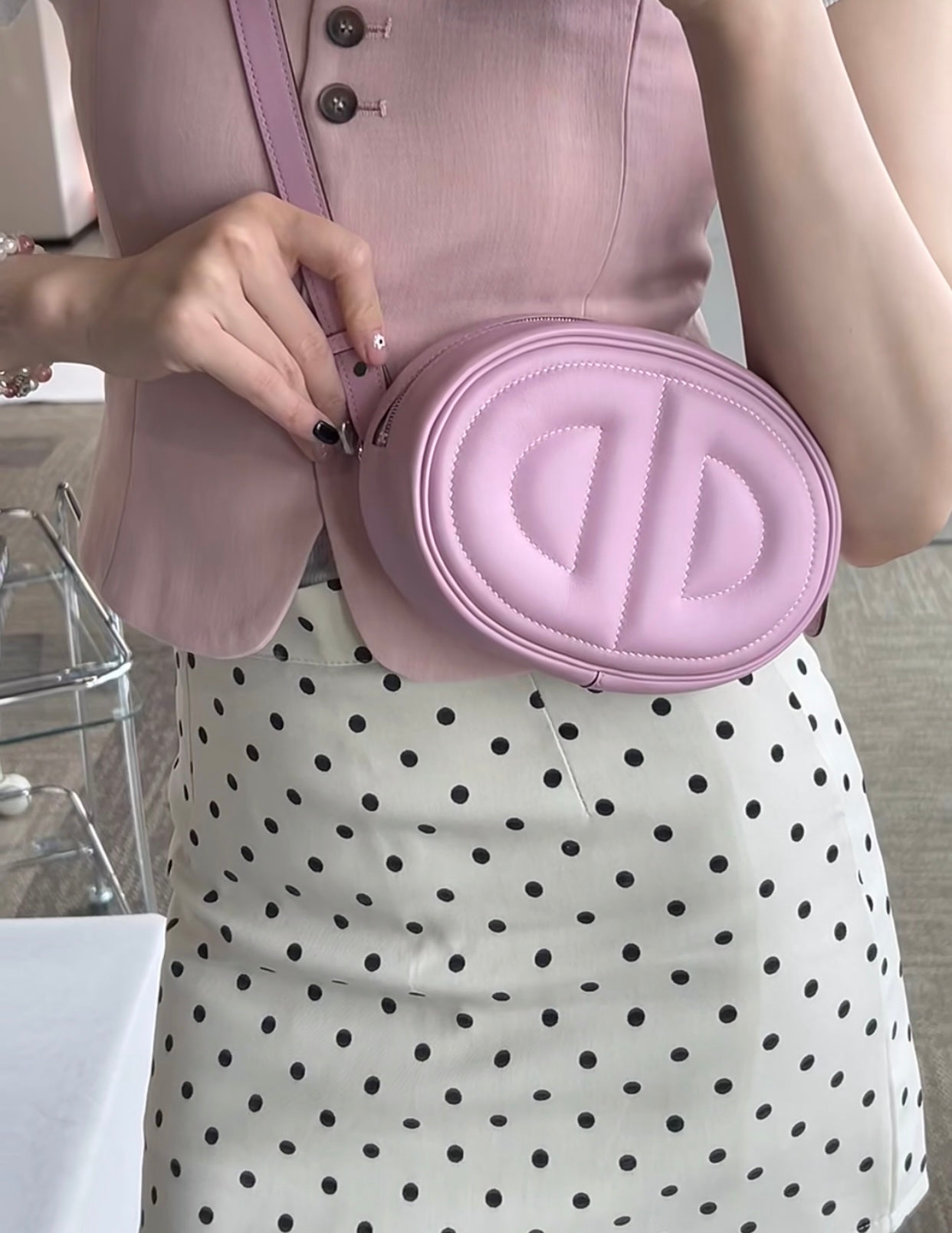 PASTEL PINK ROUND CROSSBODY SHOULDER BAG WITH MINIMALIST DESIGN
