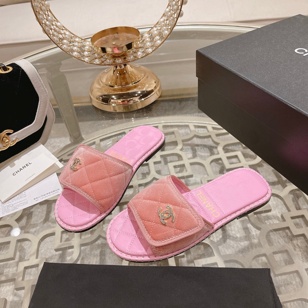 PINK QUILTED SLIDES