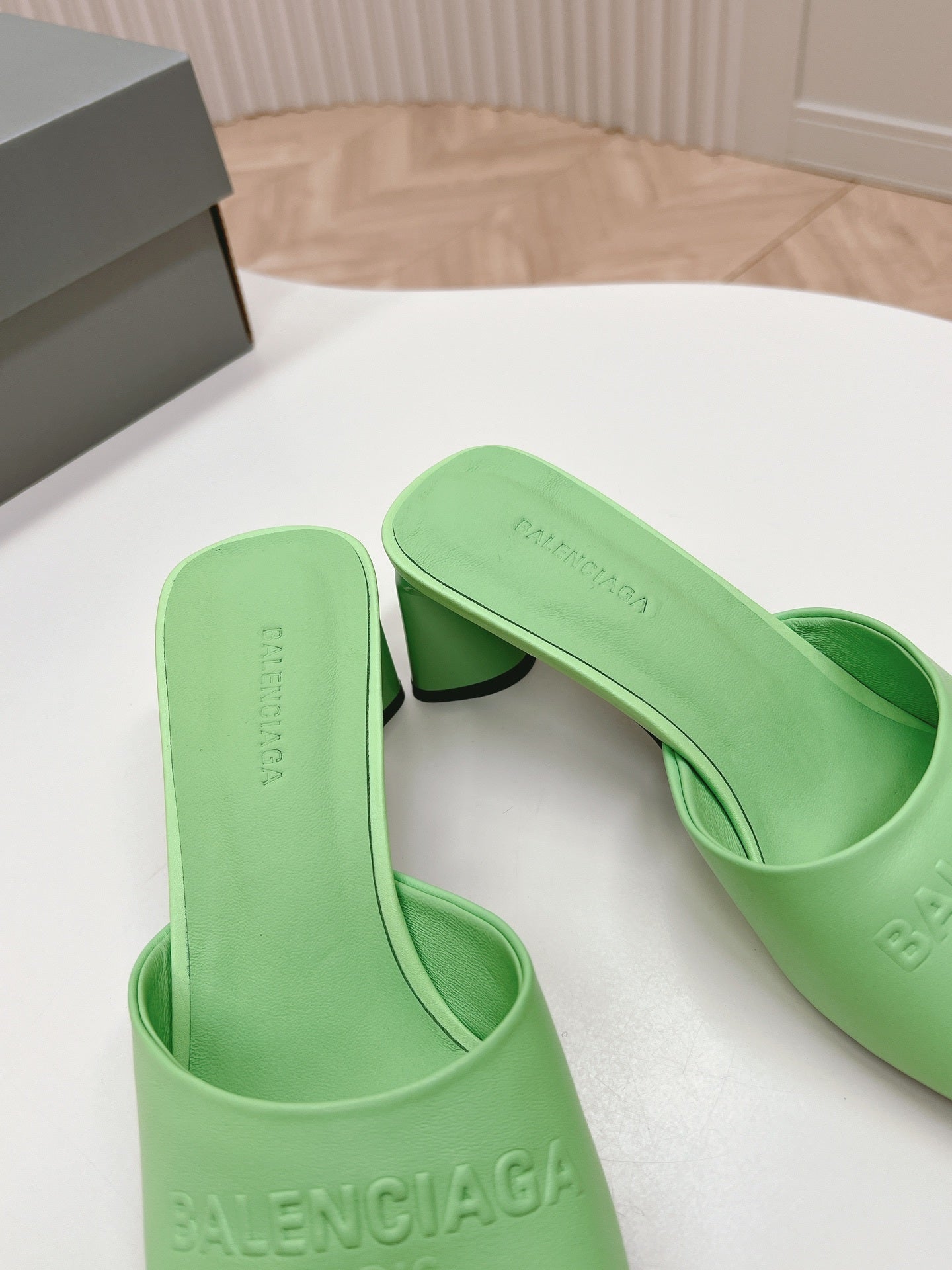GREEN MINIMAL BLOCK HEEL MULES