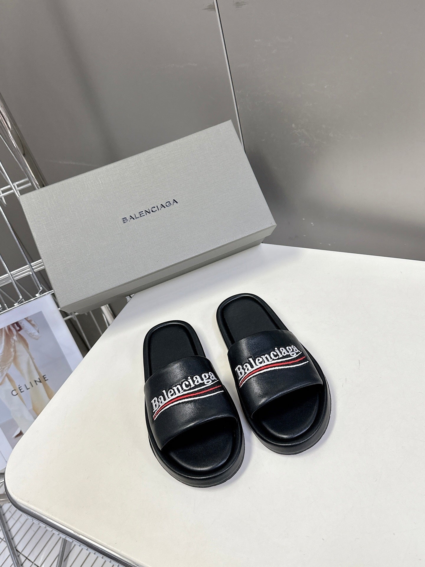 BLACK LOGO SLIDE SANDALS