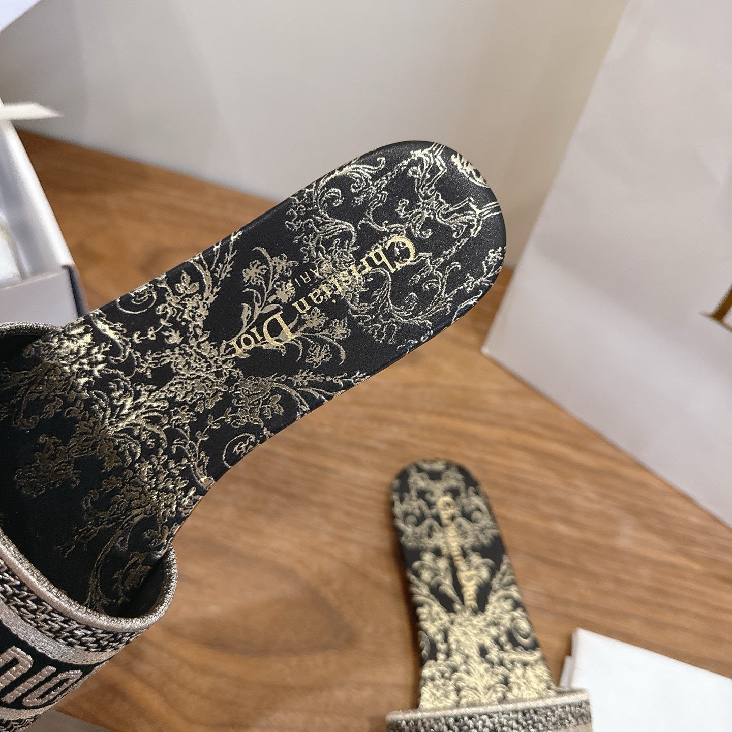 BLACK BAROQUE PRINT LOGO SLIDE SANDALS