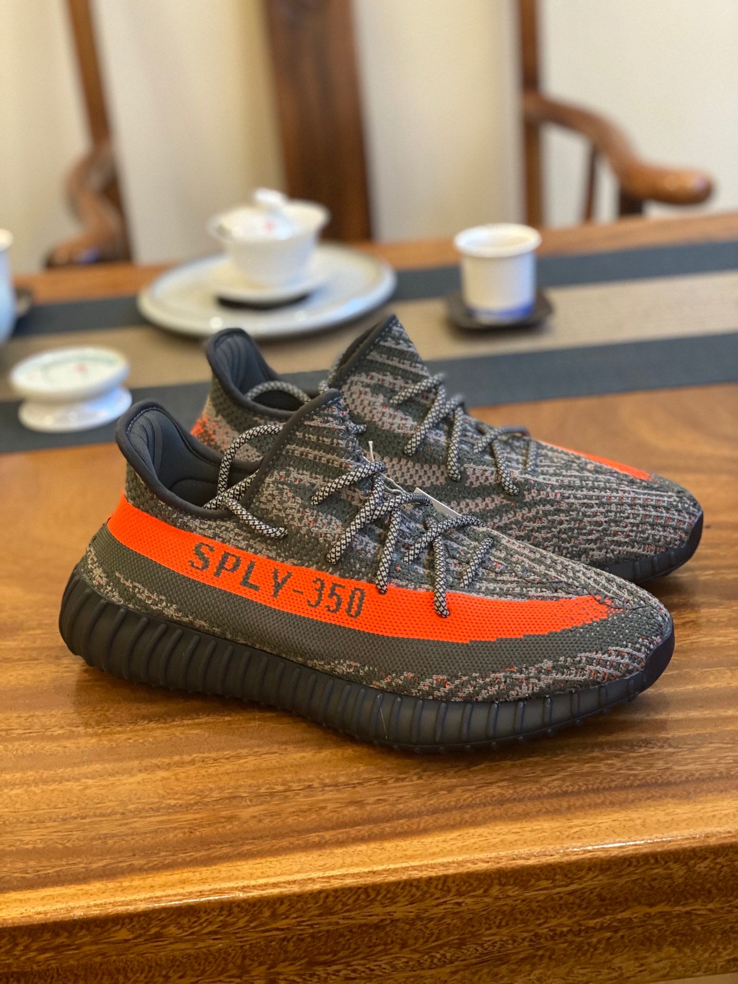 UNISEX BREATHABLE KNIT LOW-TOP SNEAKERS – GREY WITH ORANGE STRIPE