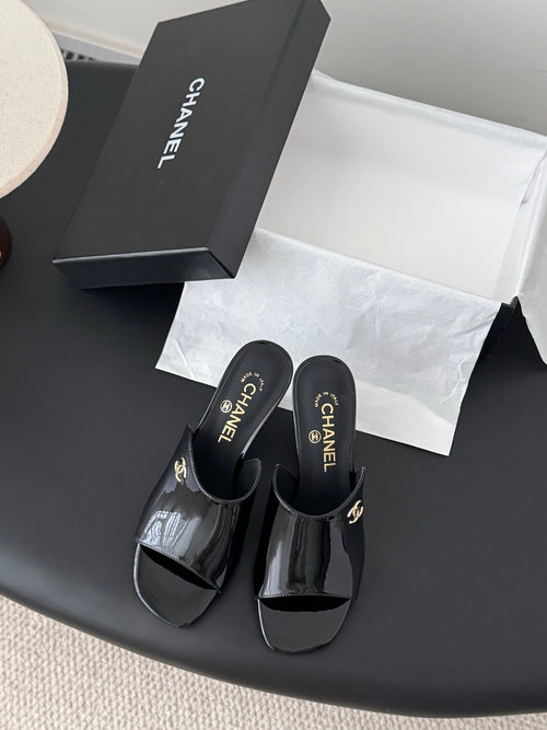 BLACK GLOSSY SLIDE SANDALS