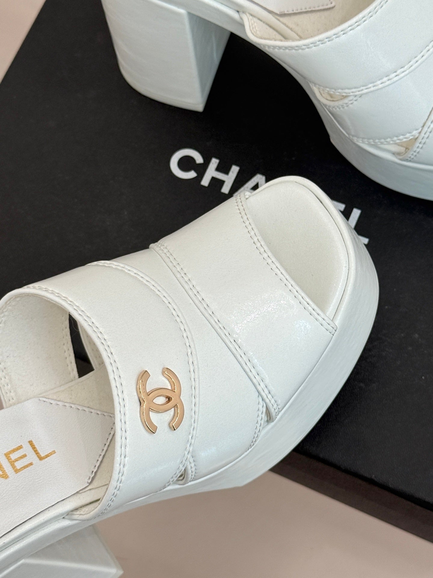 WHITE PLATFORM HEEL MULES