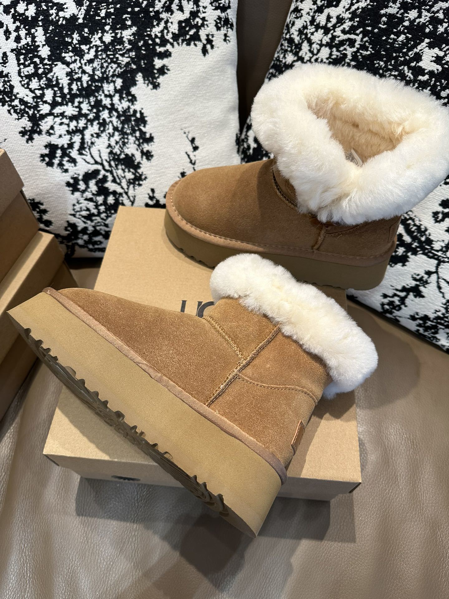 Gemütliche, mit Fell gefütterte Plateau-Ankle-Boots