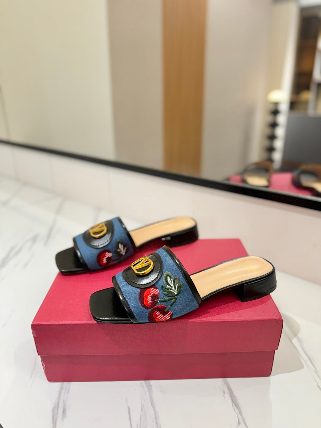 EMBROIDERED DENIM SLIDE SANDALS WITH CHERRY DETAIL – BLUE & BLACK