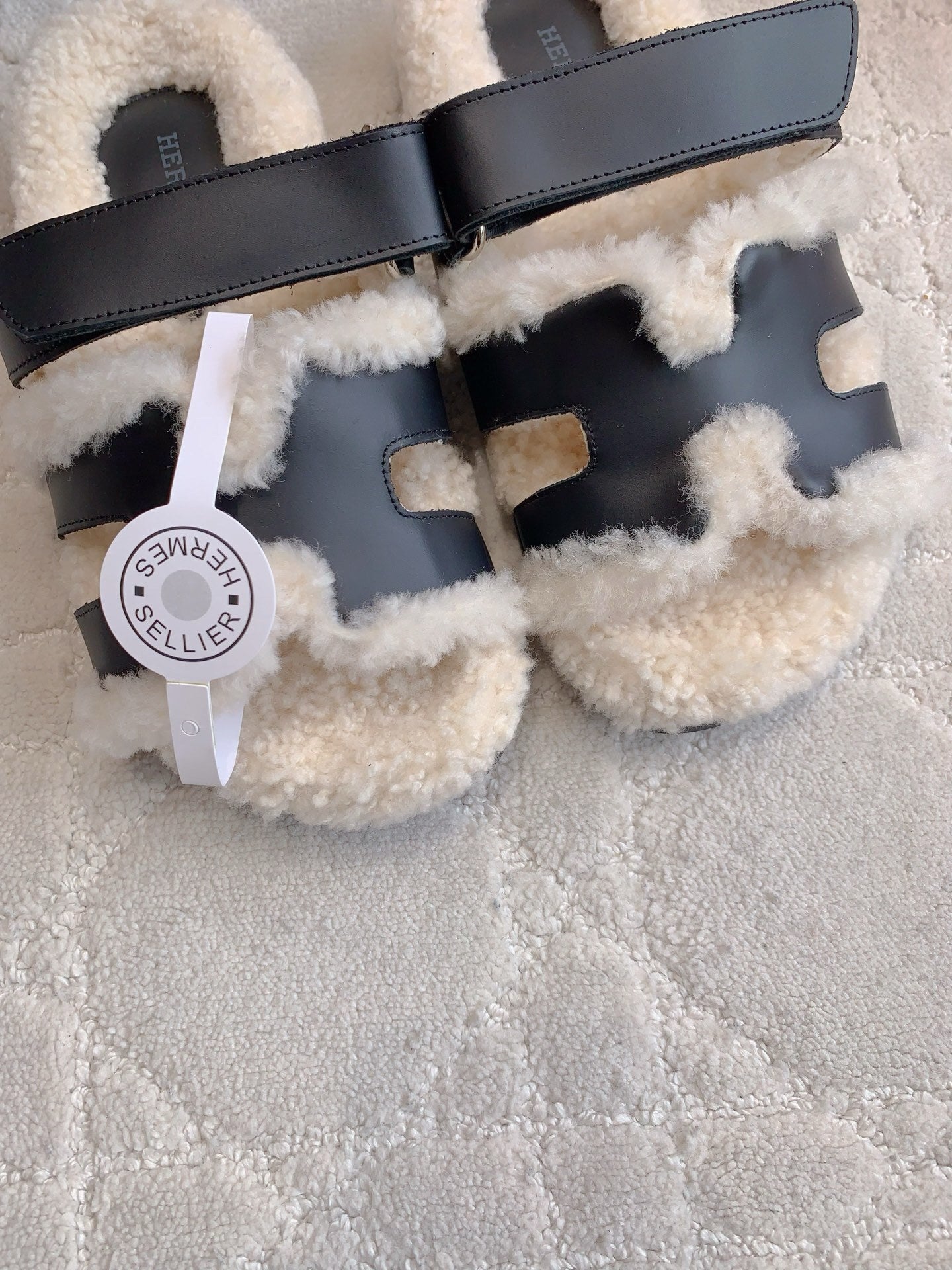 BLACK FAUX SHEARLING SLIDES WITH ADJUSTABLE COMFORT FIT
