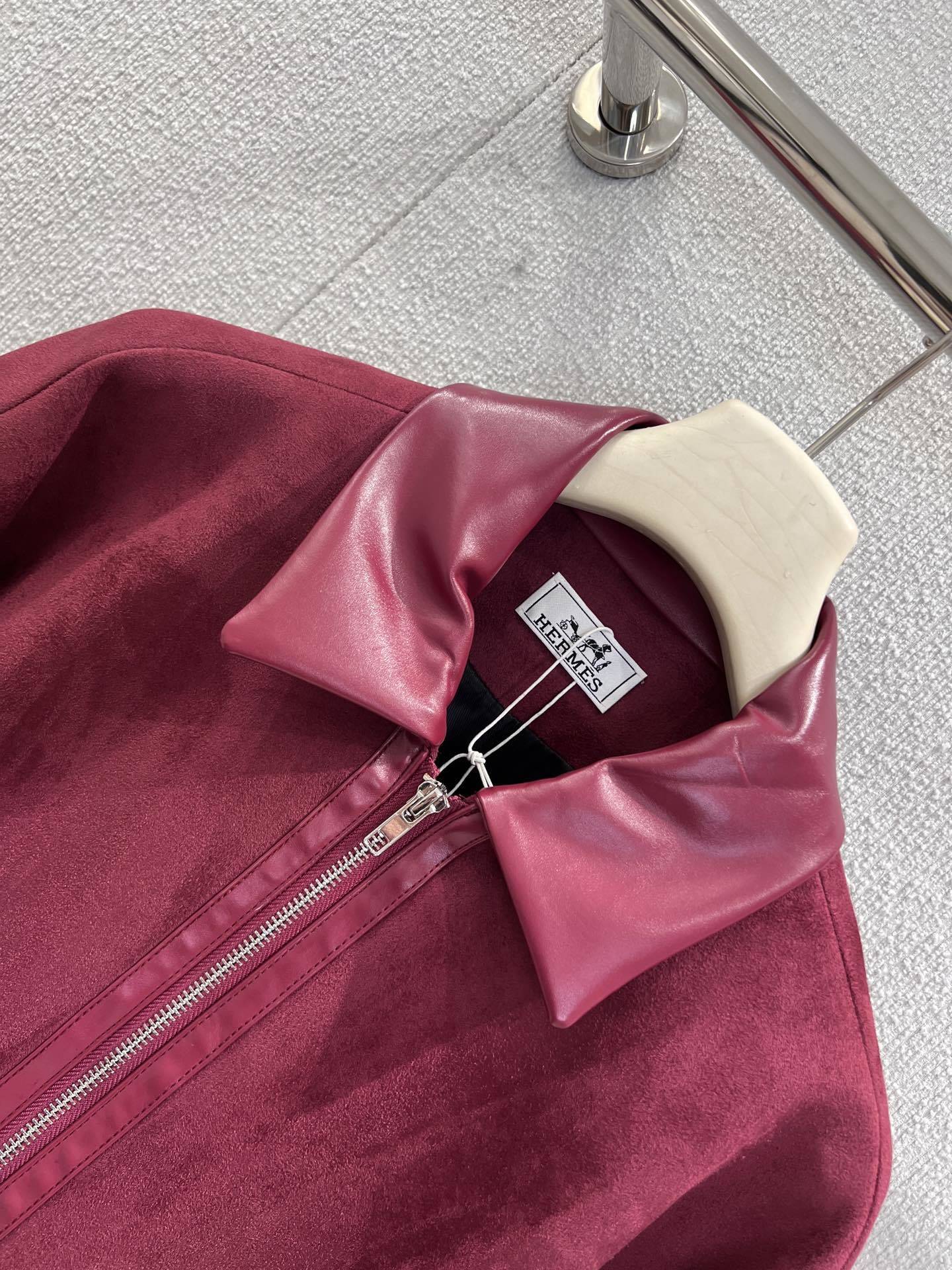 BURGUNDY ZIP-FRONT JACKET WITH LEATHER COLLAR DETAIL