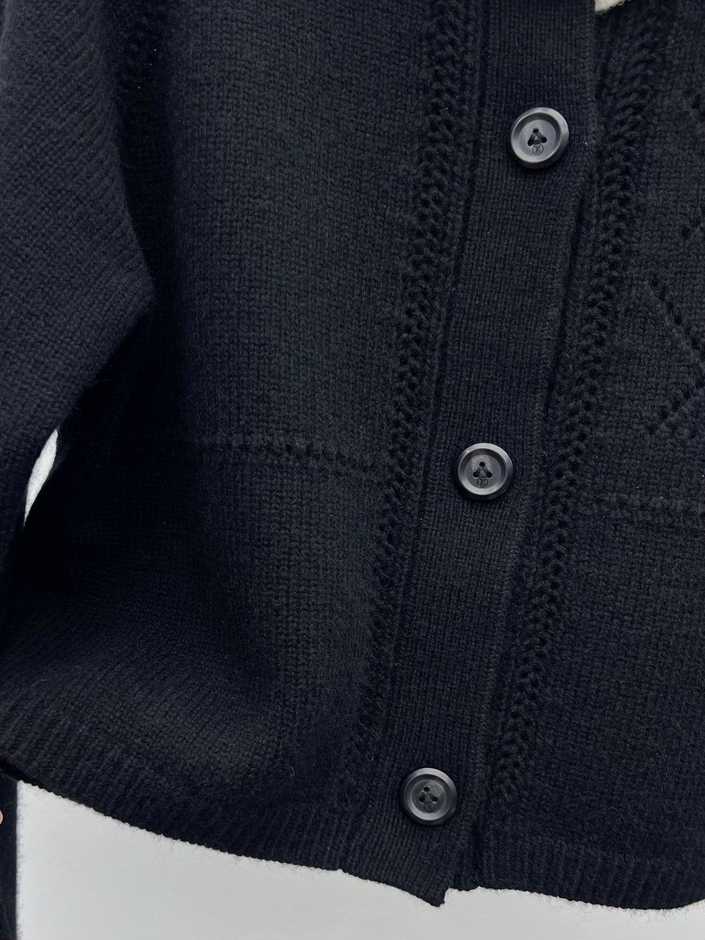 CROPPED KNIT CARDIGAN WITH RUFFLED COLLAR