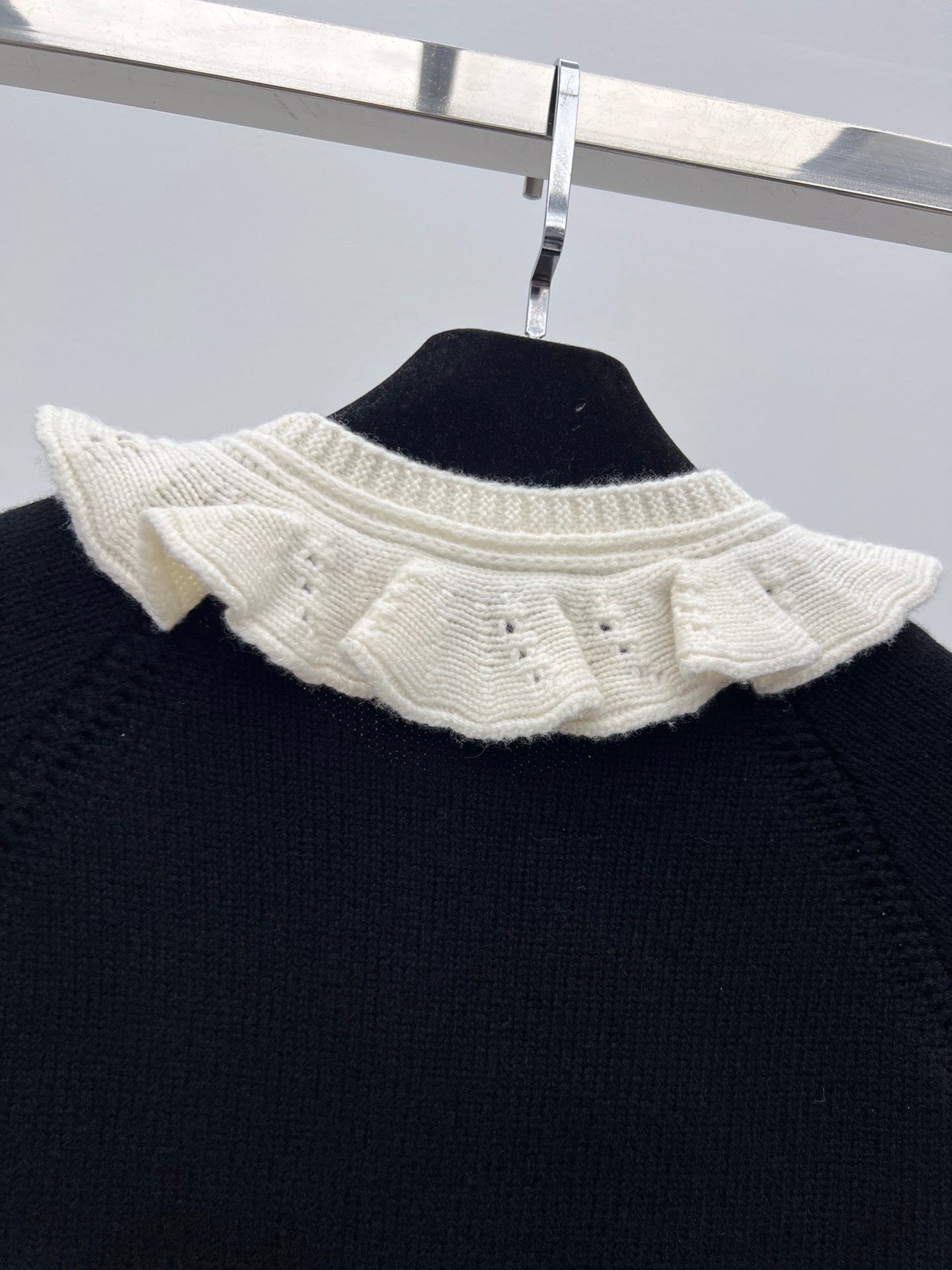 CROPPED KNIT CARDIGAN WITH RUFFLED COLLAR