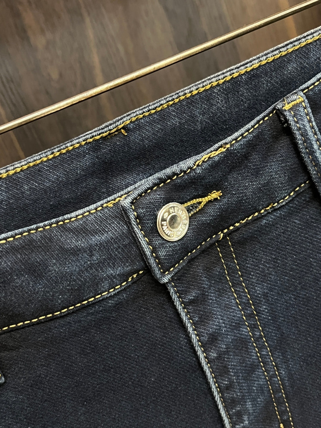 DARK DENIM JEANS WITH SIGNATURE RED ACCENT PATCH