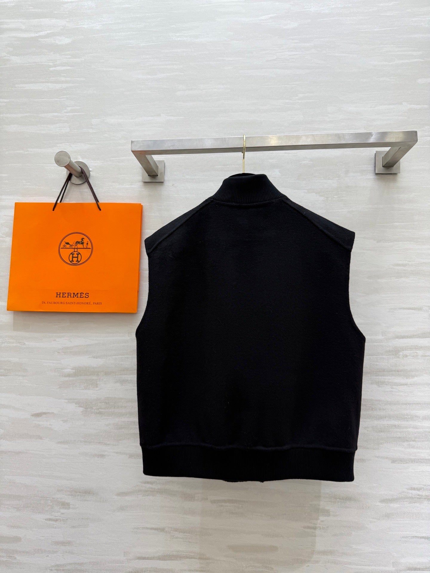 BLACK PADDED ZIP-DETAIL UTILITY VEST