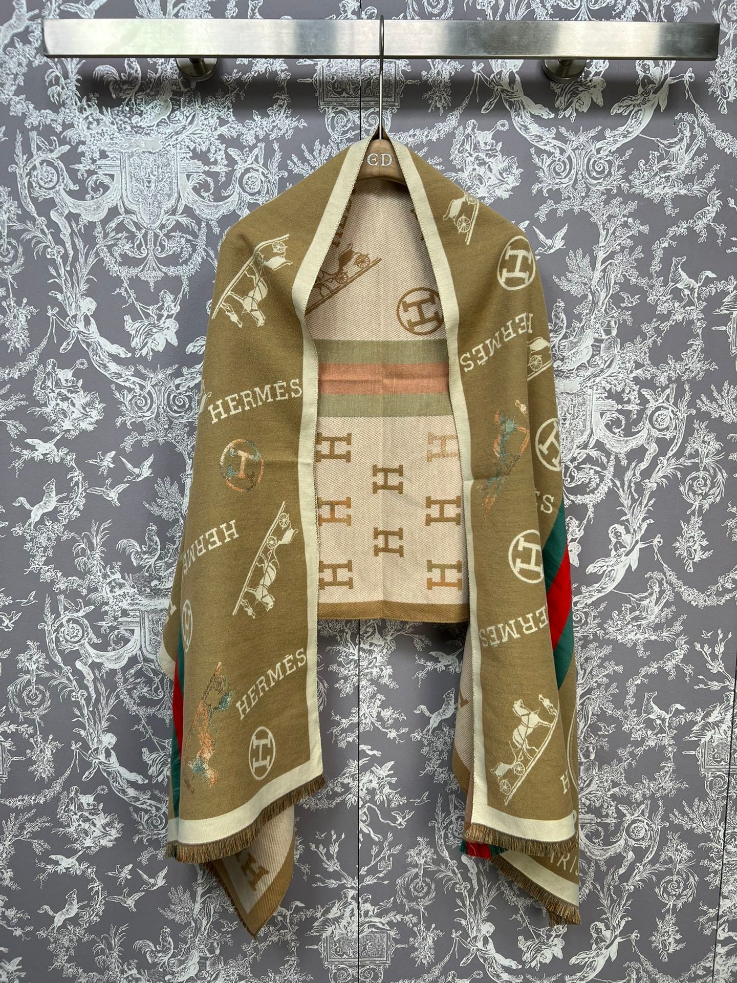 REVERSIBLE JACQUARD CASHMERE-BLEND SCARF WITH EQUESTRIAN MOTIFS