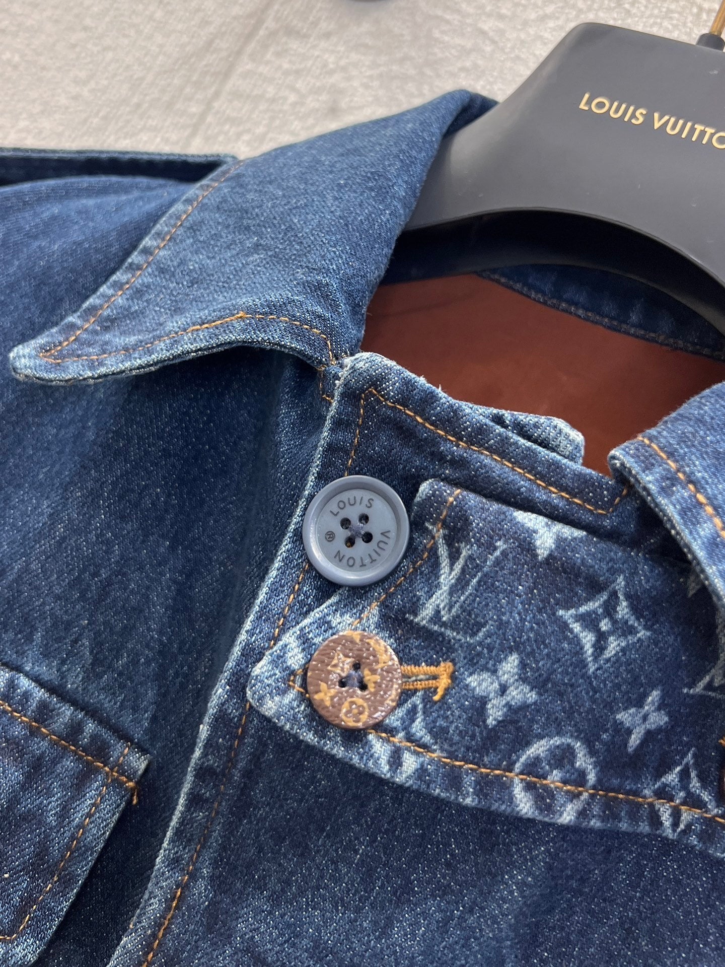 DENIM UTILITY JACKET WITH PATTERNED DETAILS