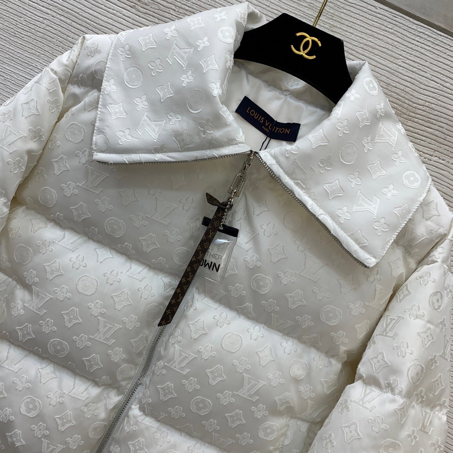 EMBOSSED PUFFER JACKET WITH FAUX FUR COLLAR