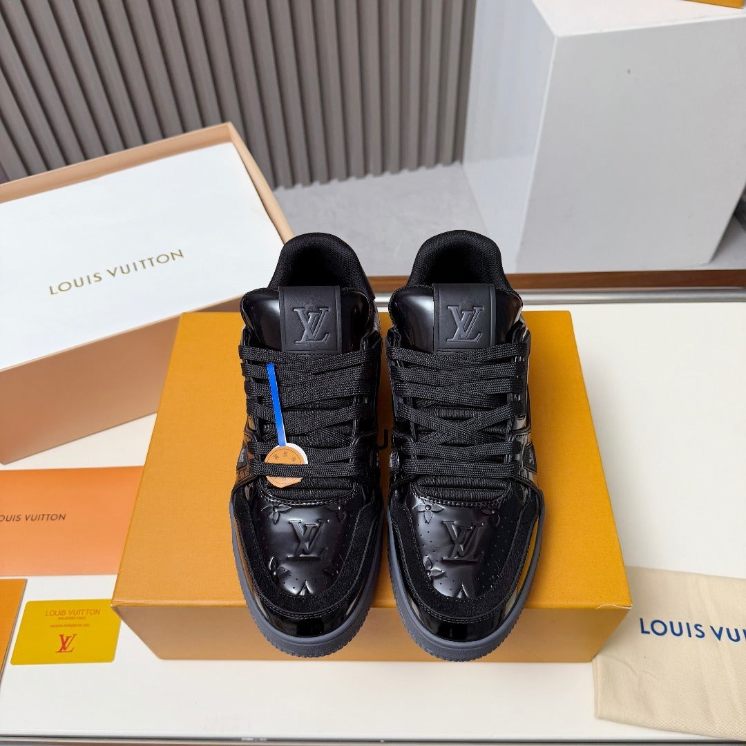 BLACK GLOSS LOW-TOP SNEAKERS WITH SCULPTED SOLE