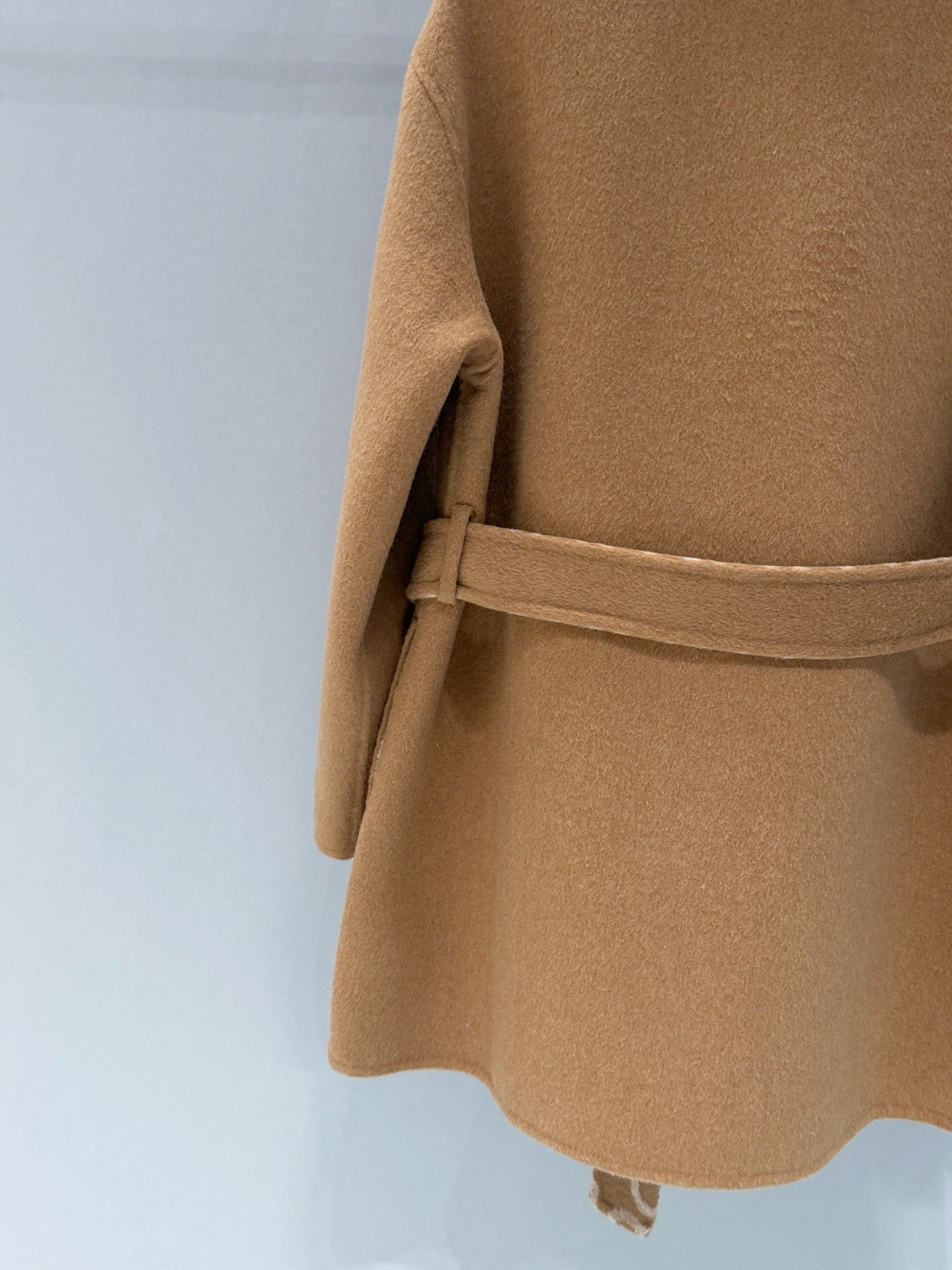 CAMEL SHORT COAT WITH SOFT COLLAR AND ADJUSTABLE BELT