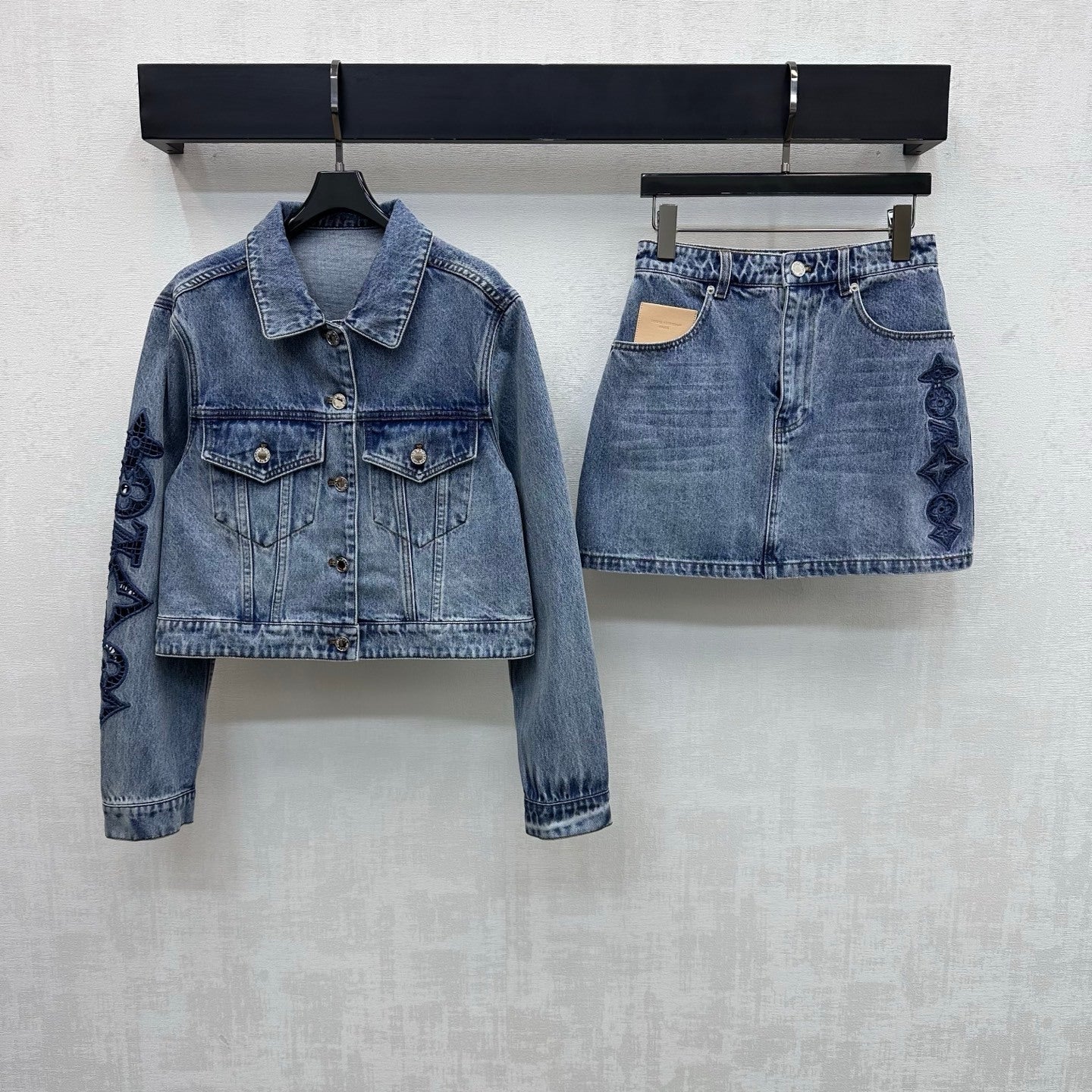 DENIM SET WITH EMBROIDERED DETAILS – JACKET & MINI SKIRT