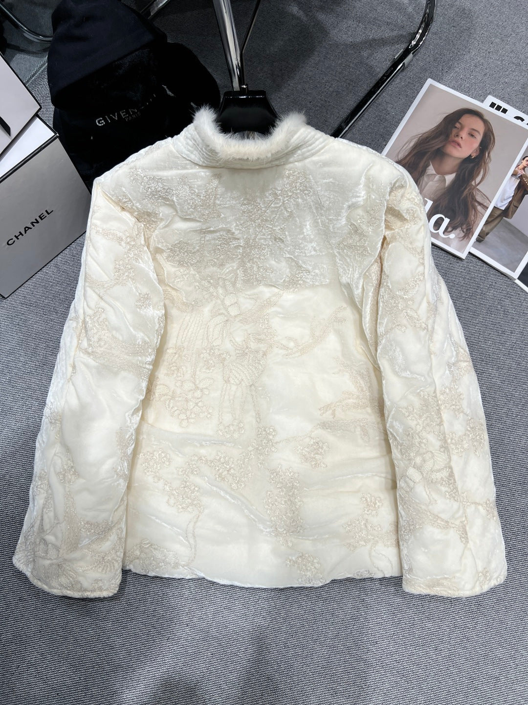 LUXURY IVORY FLORAL PADDED JACKET WITH FUR ACCENTS