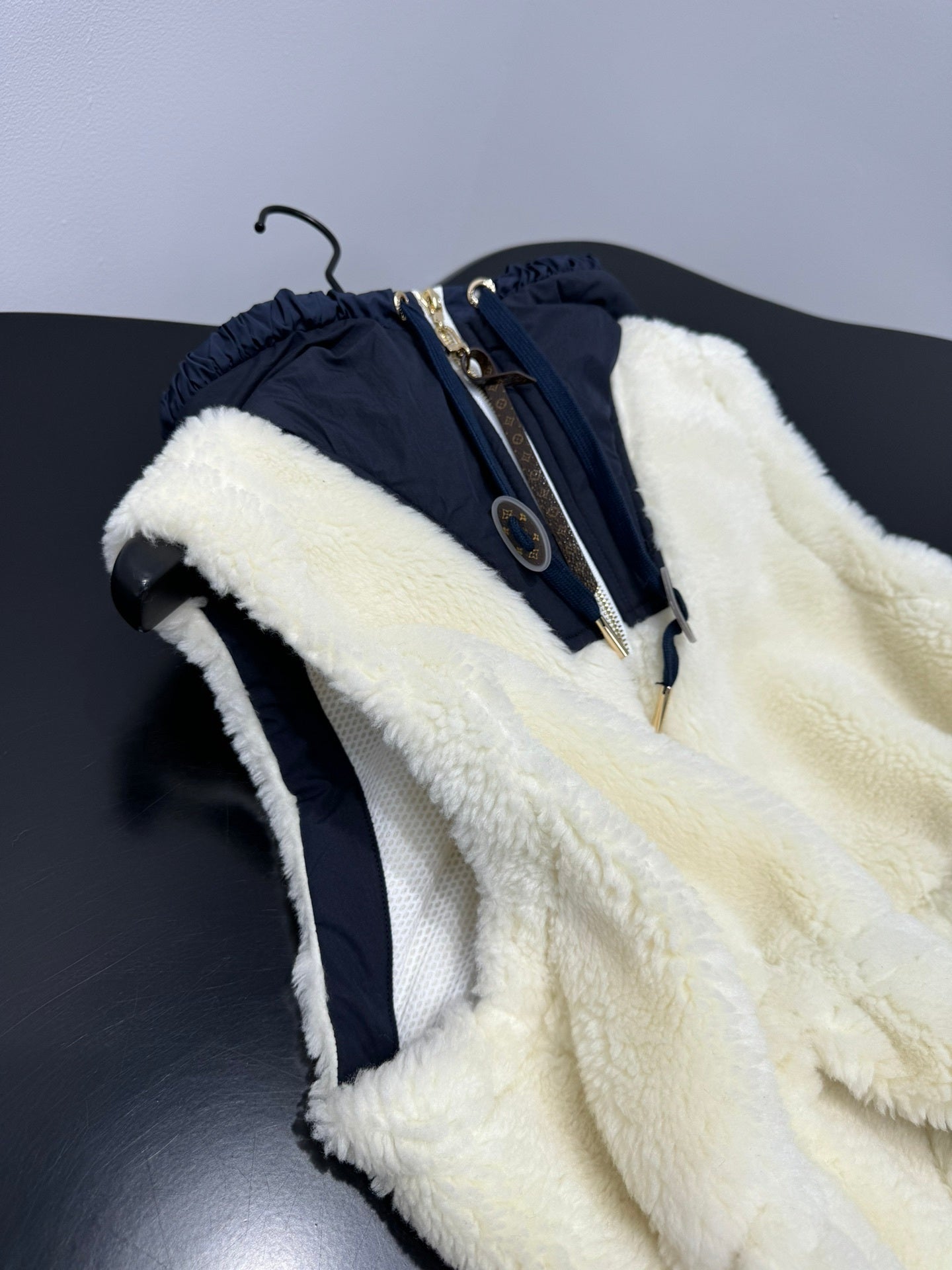 HOODED SHERPA ZIP VEST