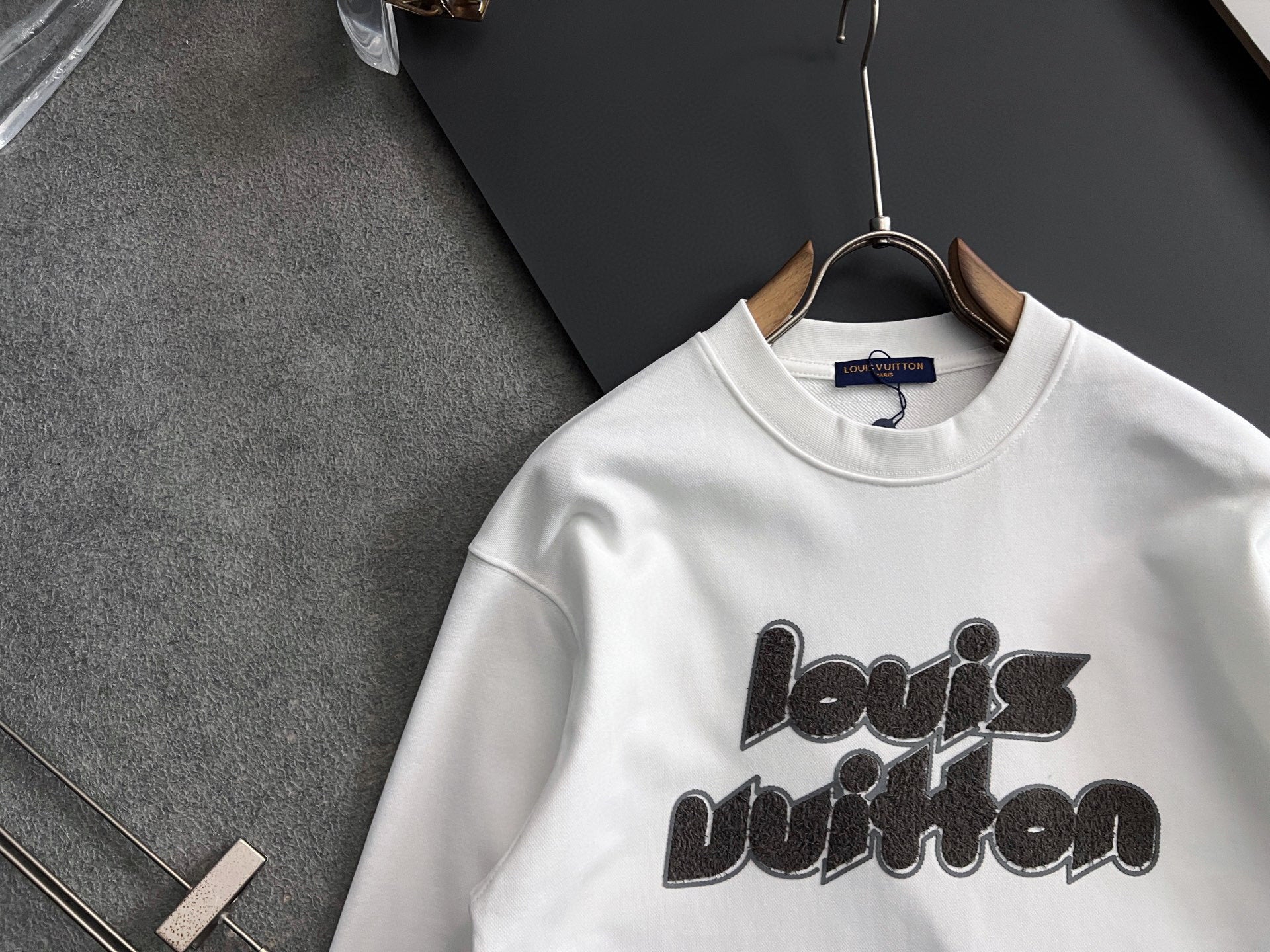 WHITE COTTON SWEATSHIRT WITH EMBOSSED FRONT GRAPHIC