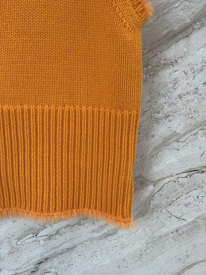 TEXTURED KNIT SLEEVELESS SWEATER