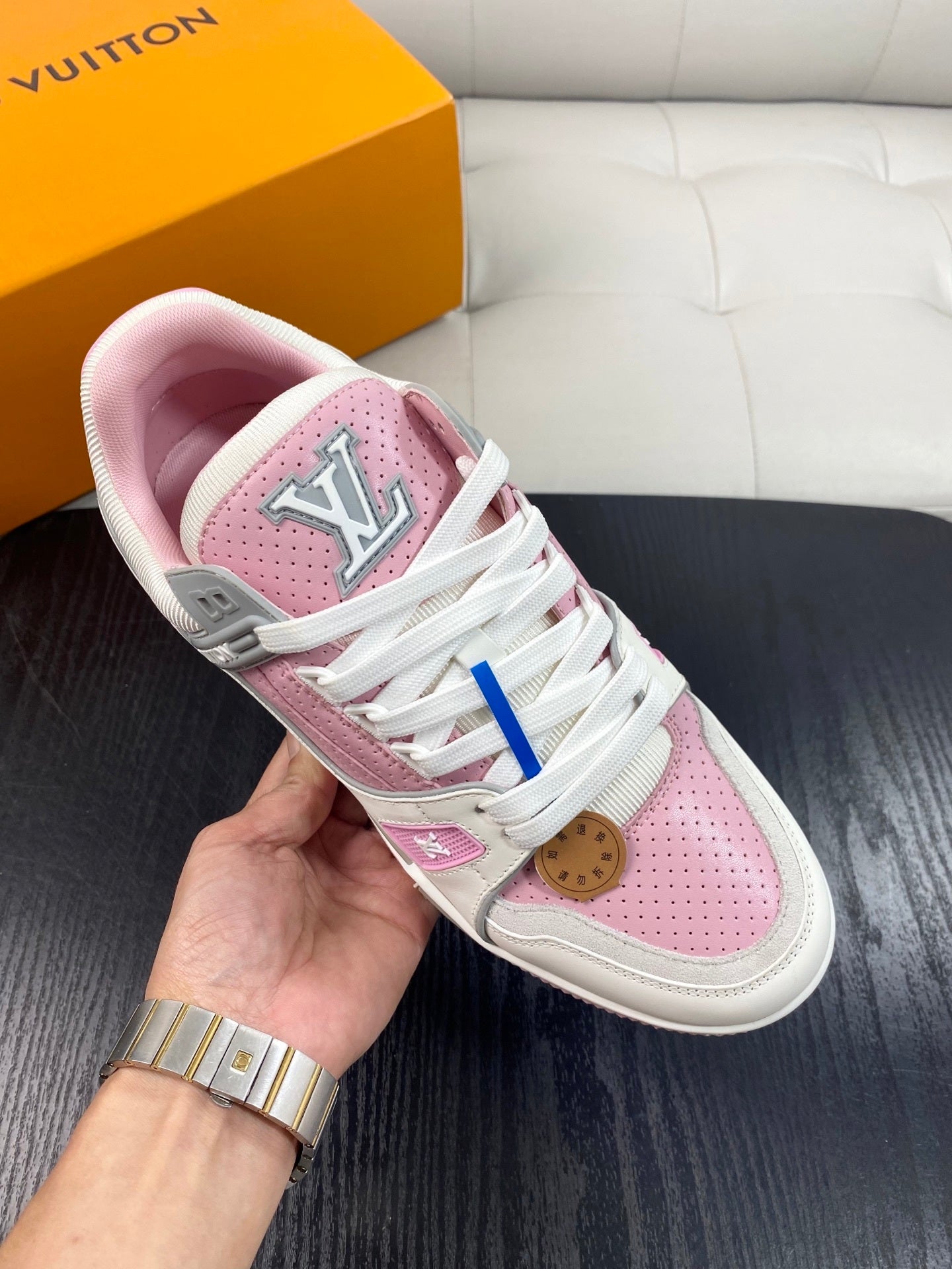 PINK AND WHITE LOW-TOP SNEAKERS WITH PERFORATED DETAILS