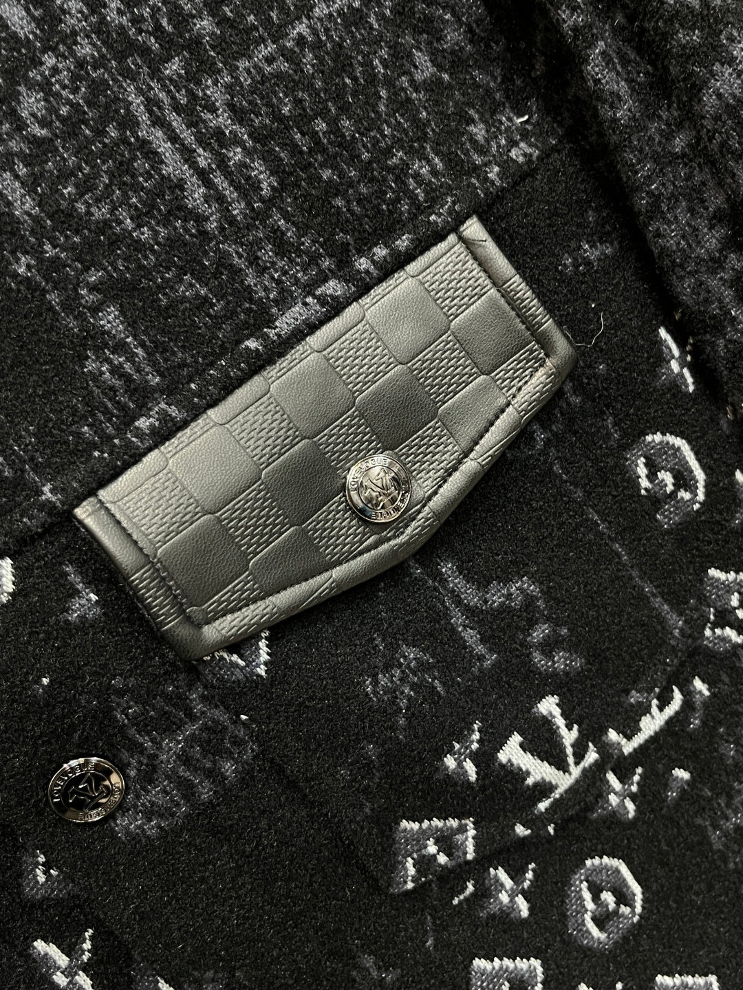 BLACK TEXTURED JACKET WITH CONTRAST PANEL DETAILS