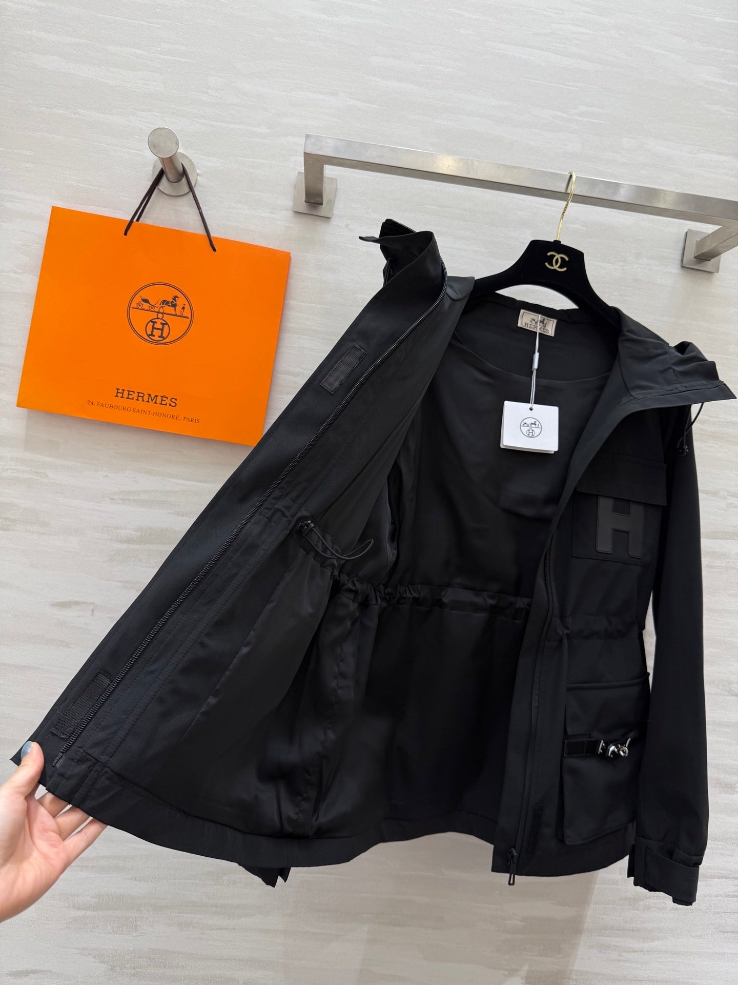 UTILITY HOODED JACKET WITH ADJUSTABLE WAIST