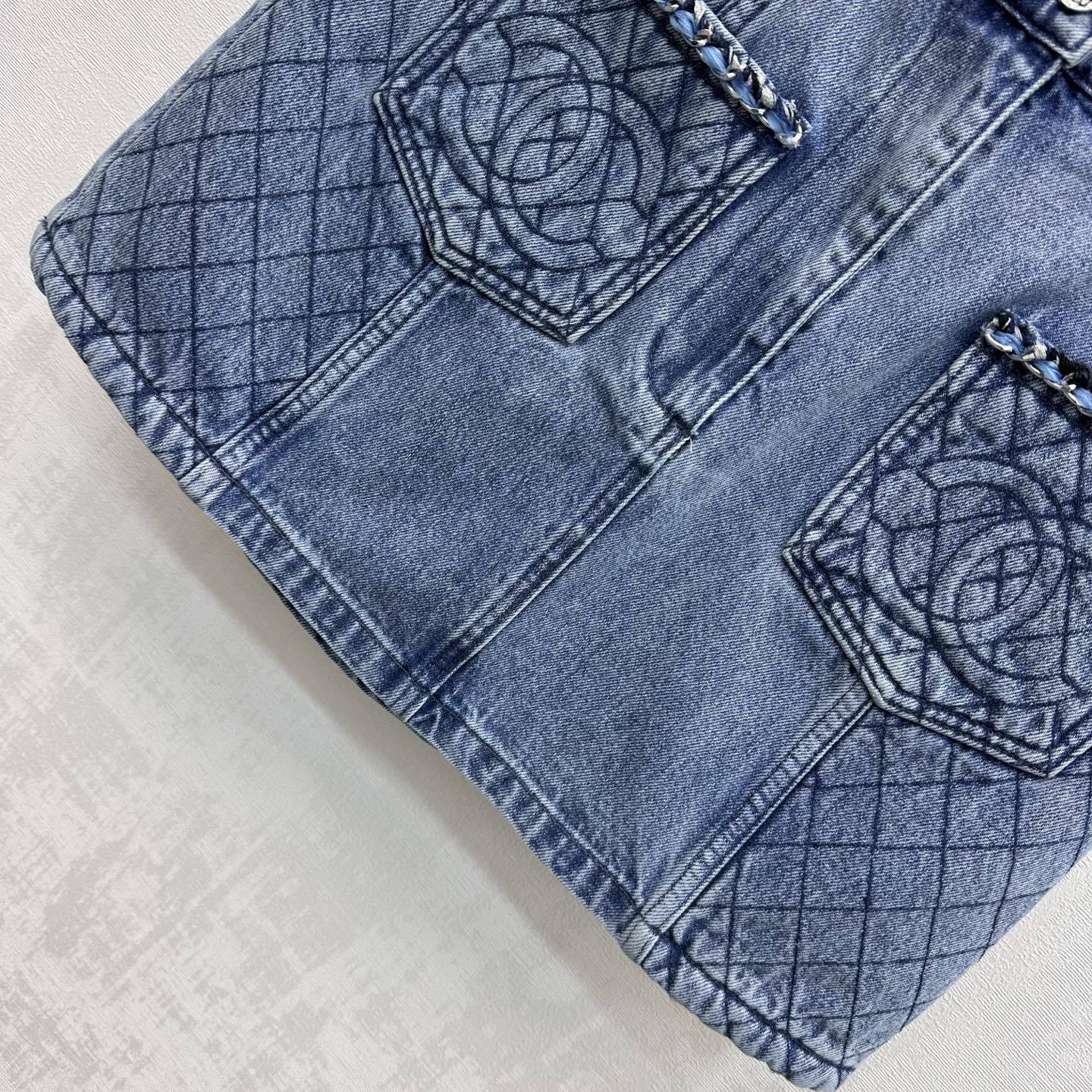 DENIM CROPPED JACKET & MINI SKIRT SET WITH QUILTED DETAIL