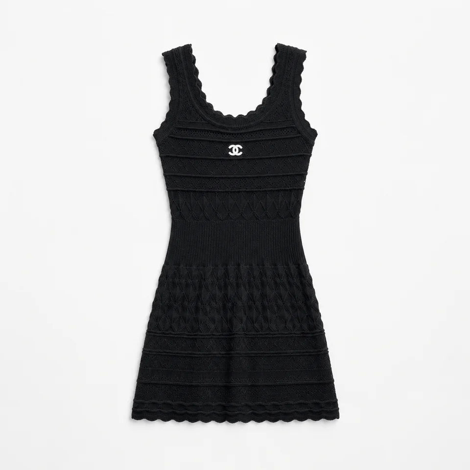 ELEGANT BLACK KNIT MINI DRESS