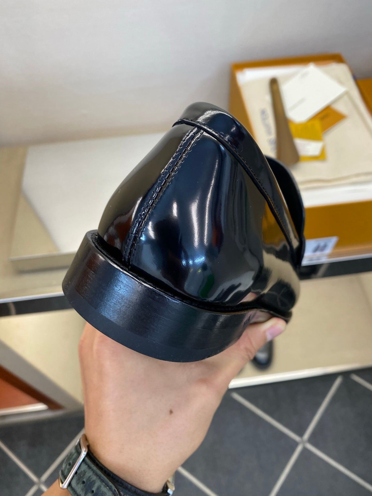 Lackleder-Loafer mit Metallbeschlag