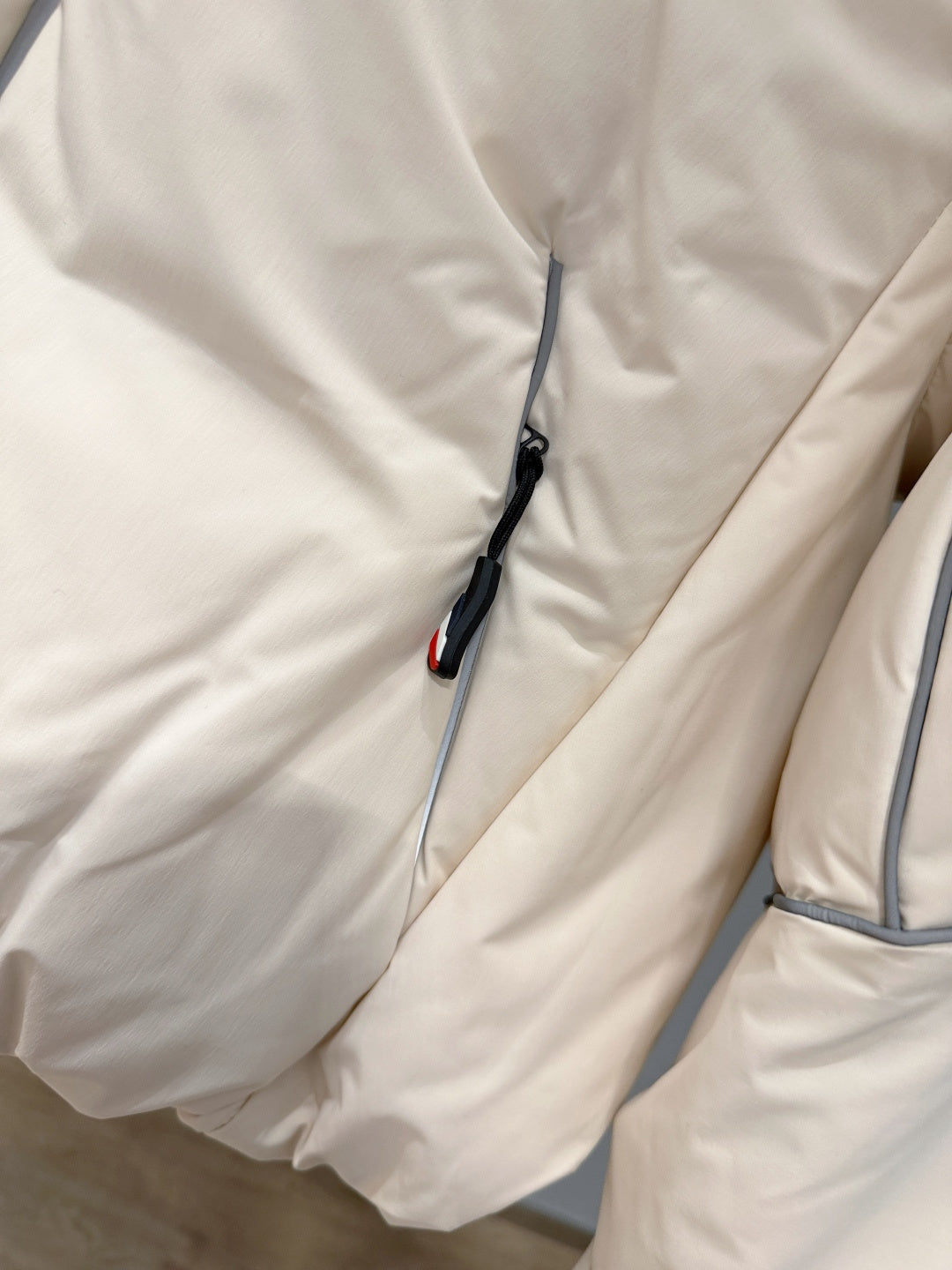 CROPPED PADDED JACKET WITH HIGH COLLAR AND TECH DETAILS