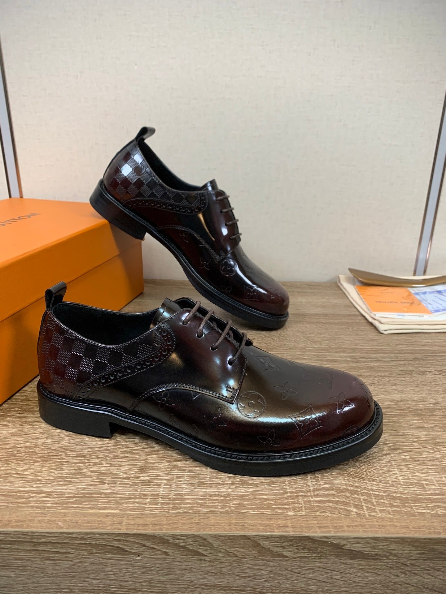 DARK BROWN PATENT LEATHER LACE-UP DRESS SHOES