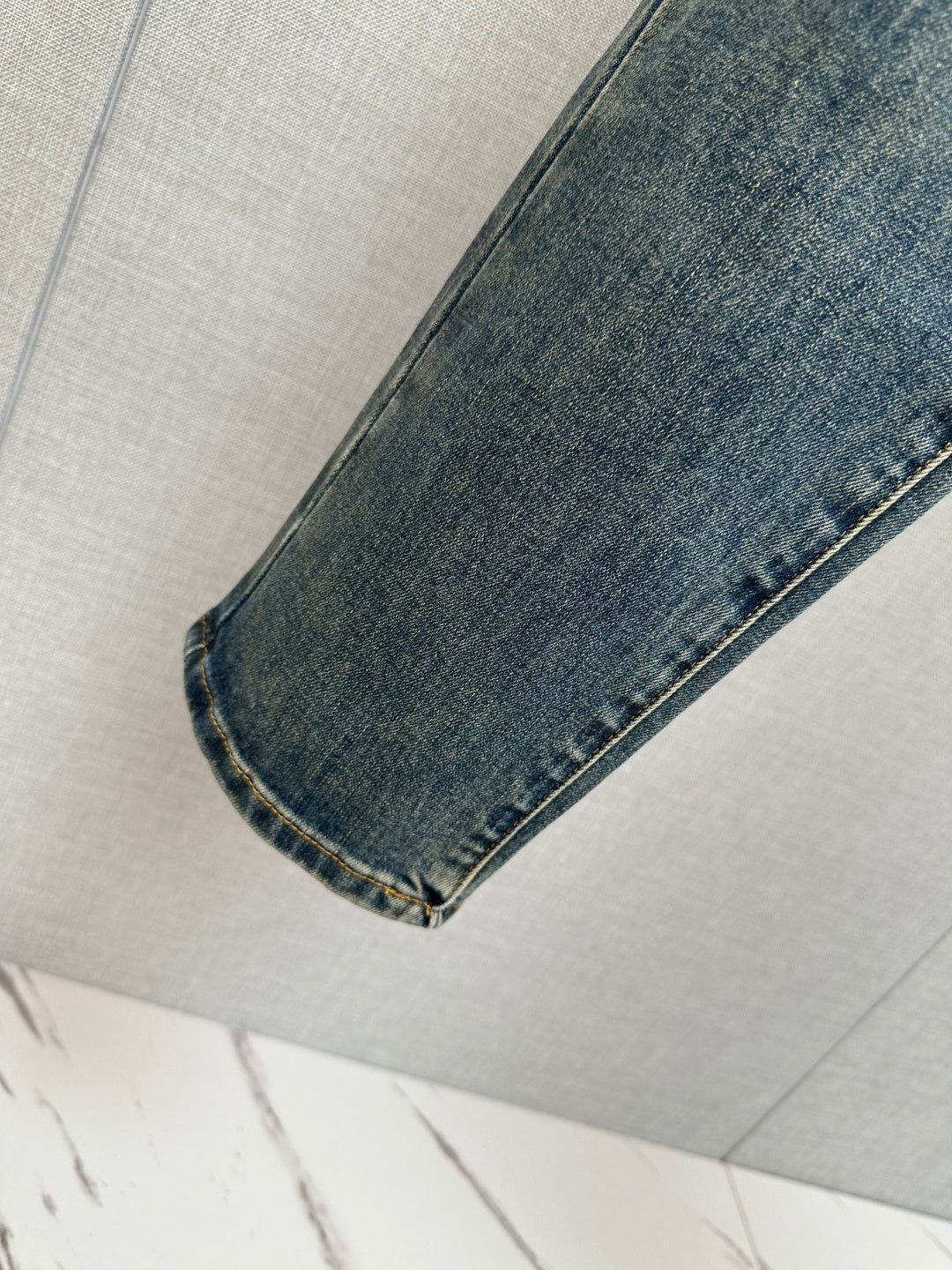 BLUE DENIM JEANS WITH CONTRAST STITCHED BACK POCKET