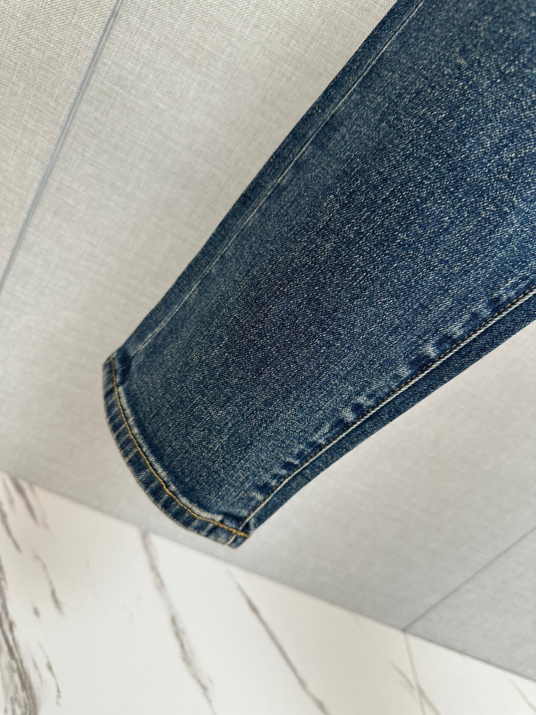 DARK BLUE DENIM JEANS WITH PATTERNED BACK POCKET DETAIL