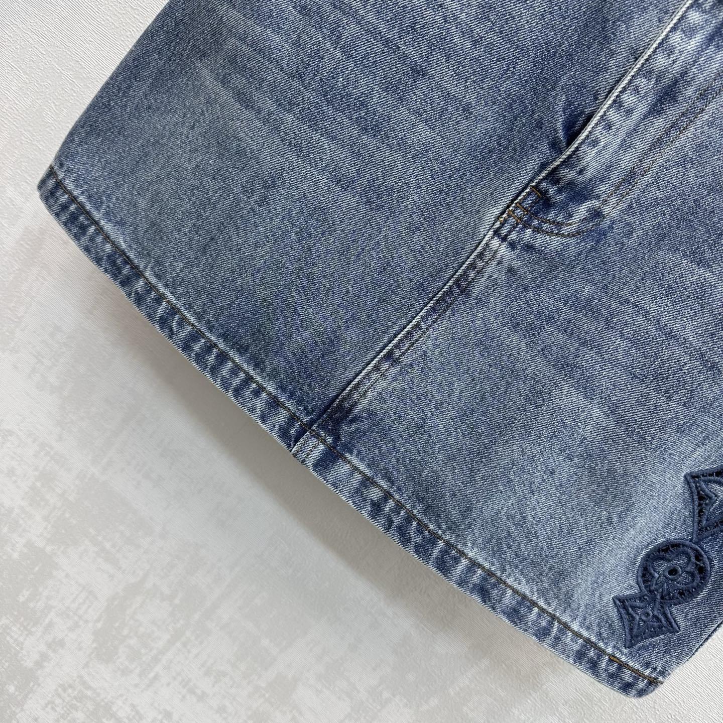 DENIM SET WITH EMBROIDERED DETAILS – JACKET & MINI SKIRT