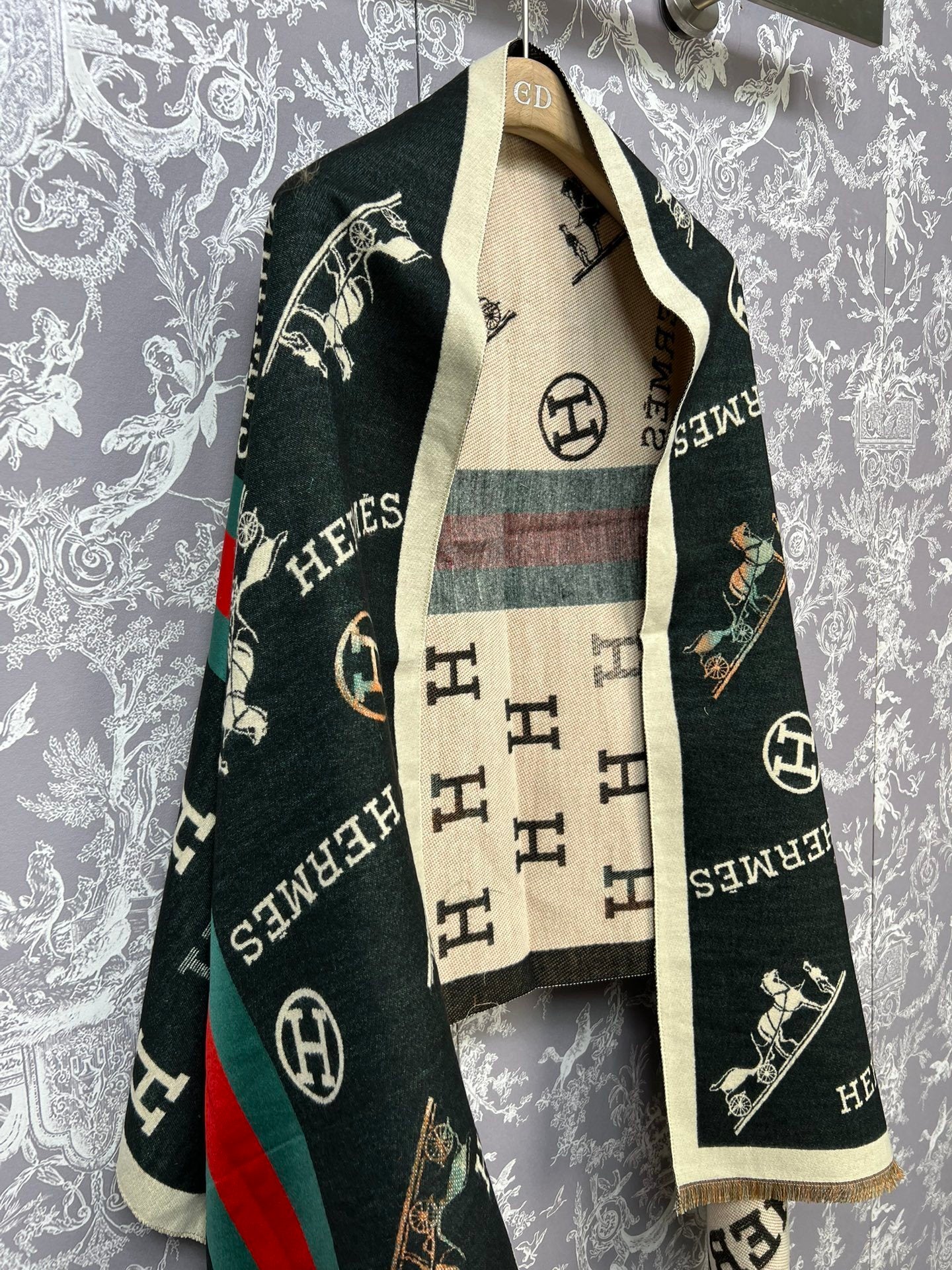 ICONIC JACQUARD CASHMERE-BLEND SCARF WITH EQUESTRIAN MOTIFS