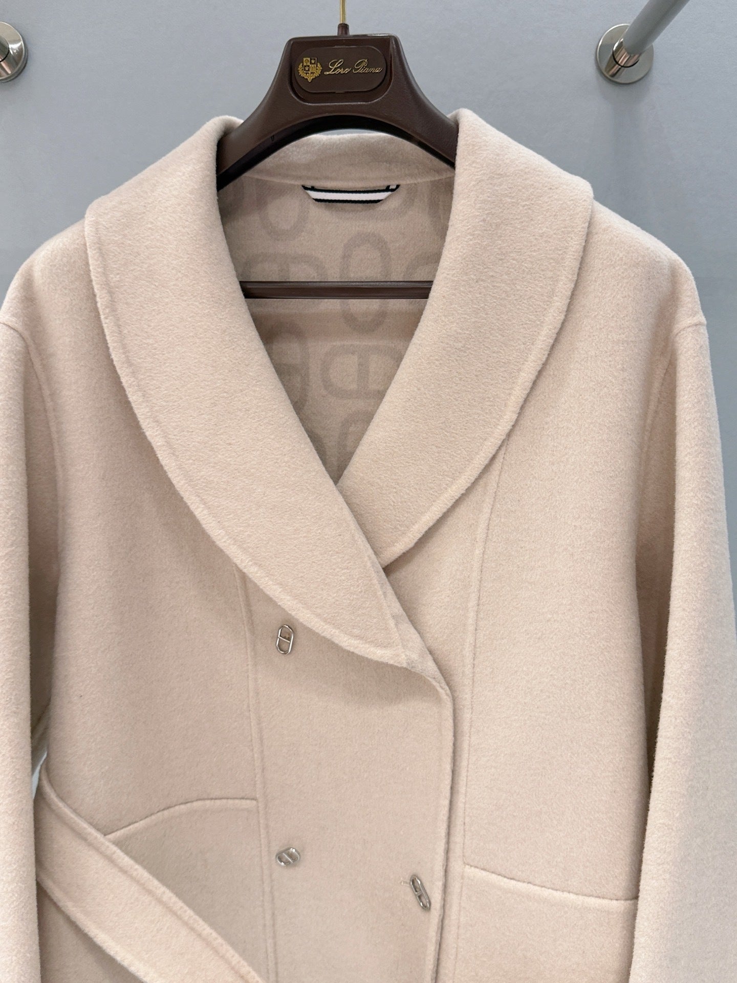 SOFT TAILORED COAT WITH SHAWL COLLAR AND WAIST TIE