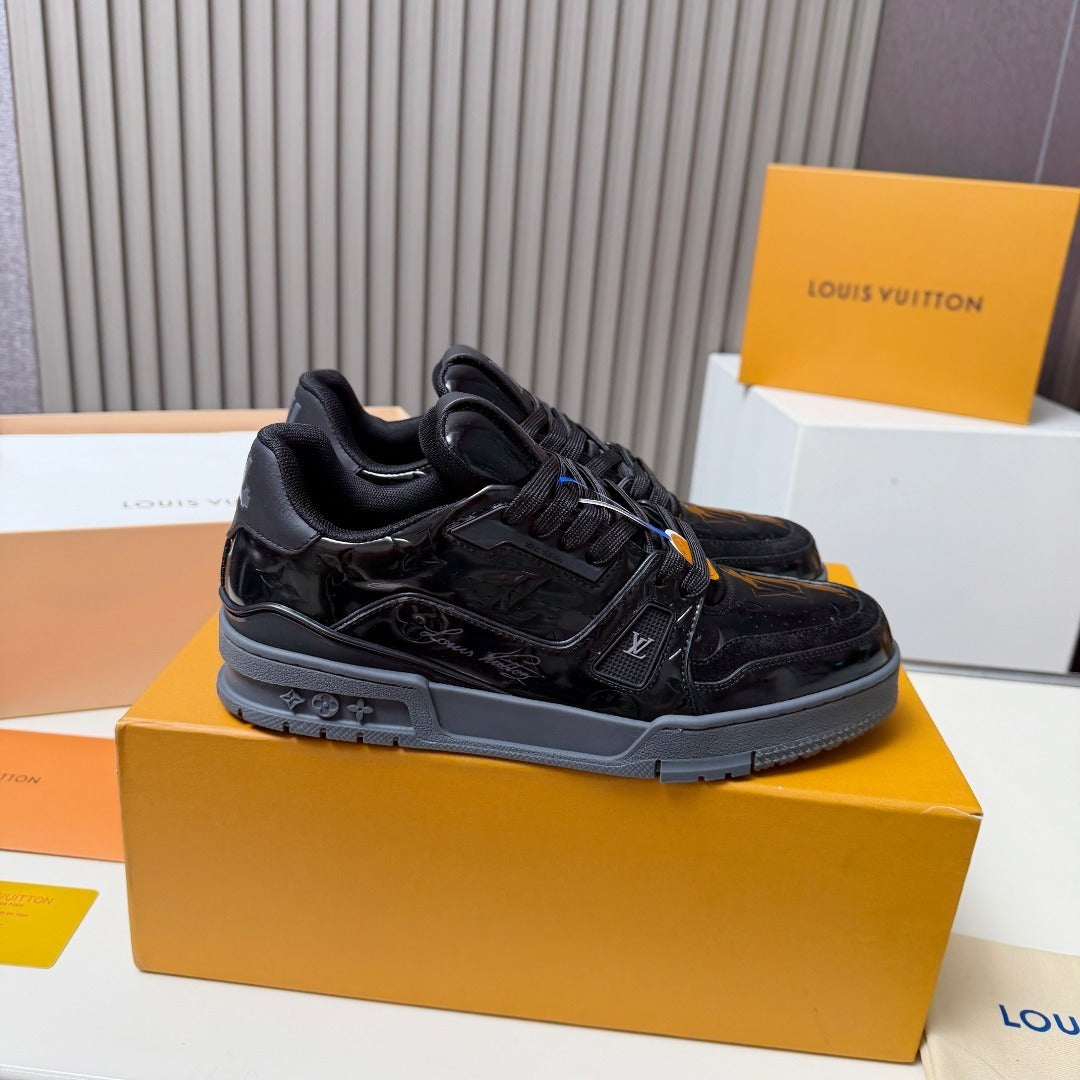 BLACK GLOSS LOW-TOP SNEAKERS WITH SCULPTED SOLE