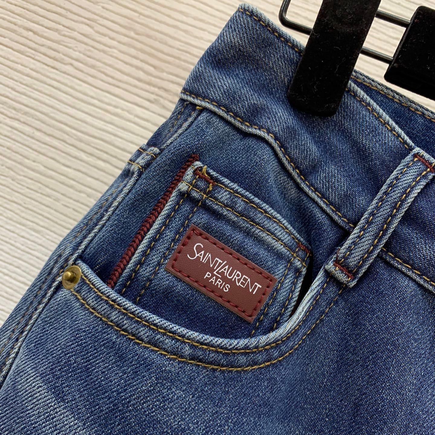 HIGH-WAIST STRAIGHT LEG DENIM JEANS