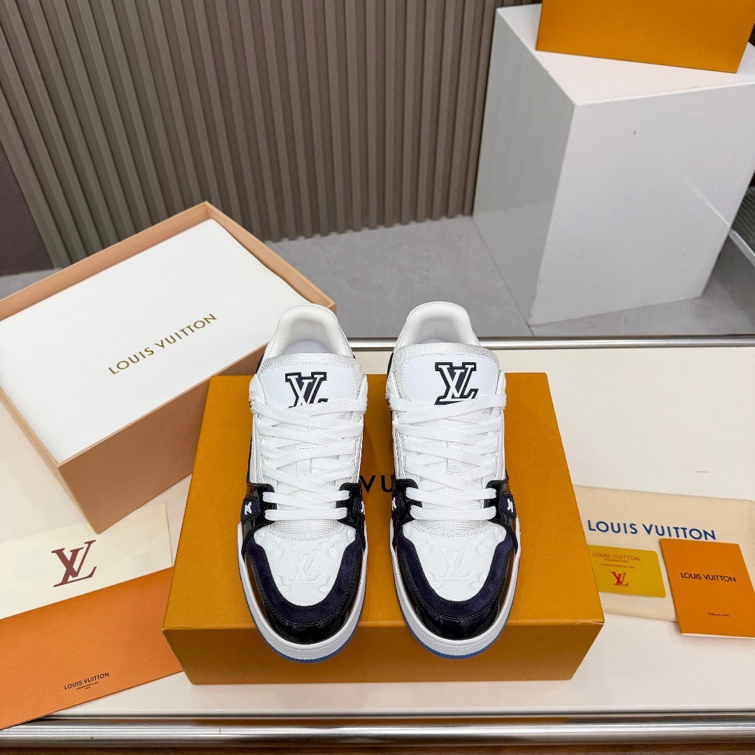 WHITE & NAVY LOW-TOP SNEAKERS WITH BLUE ACCENTS