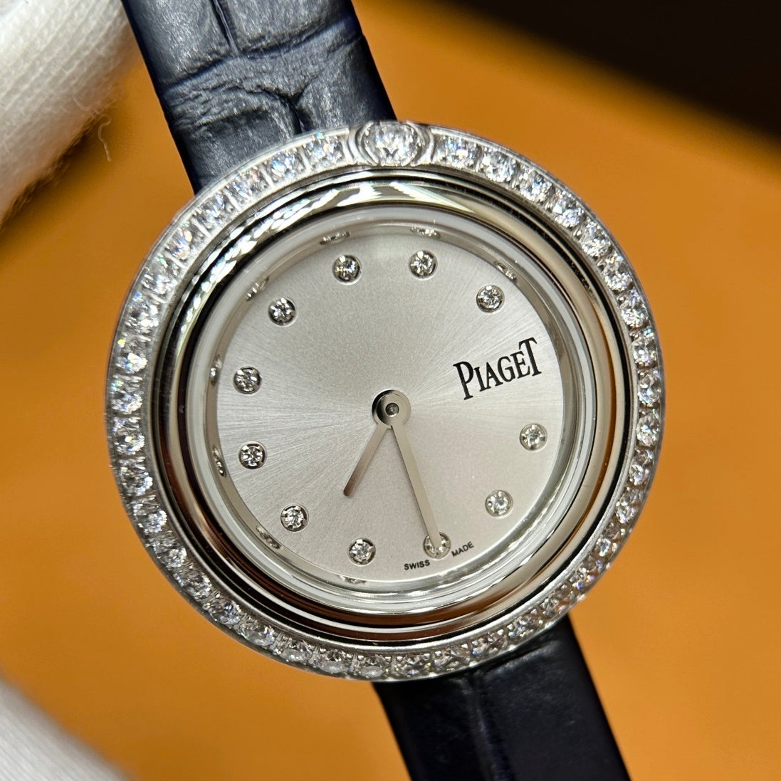 ELEGANT DIAMOND DIAL LEATHER WATCH