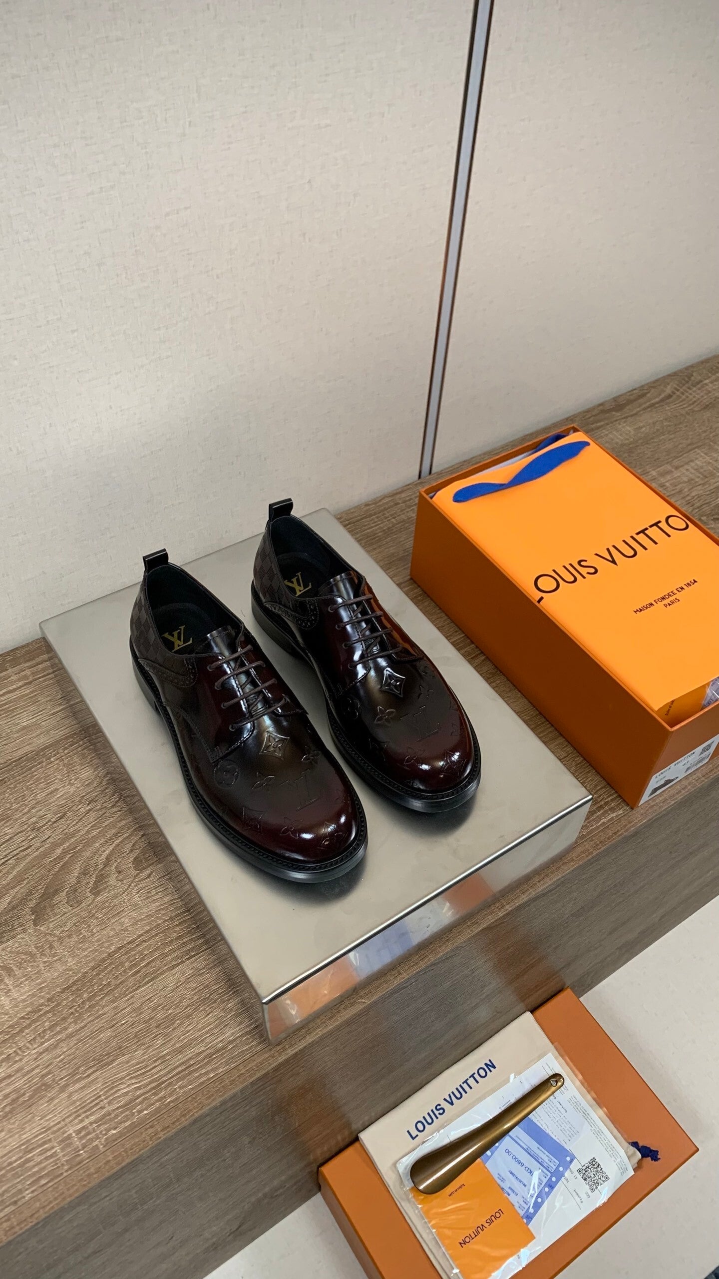 DARK BROWN PATENT LEATHER LACE-UP DRESS SHOES