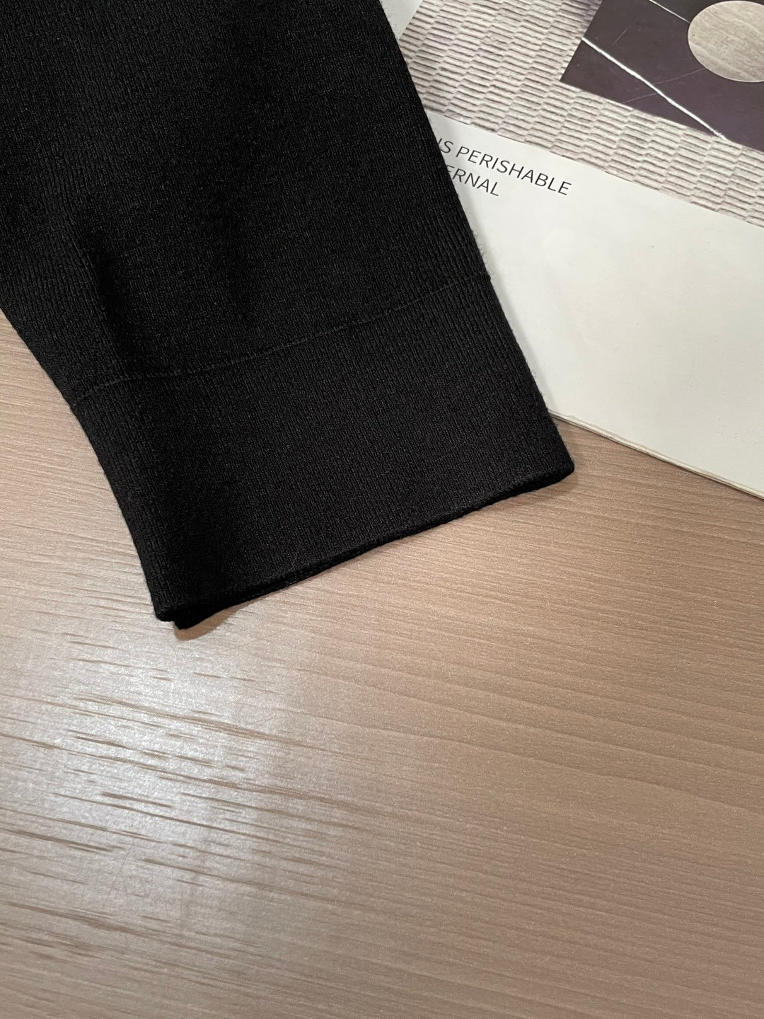 BLACK LOGO CREWNECK SWEATER